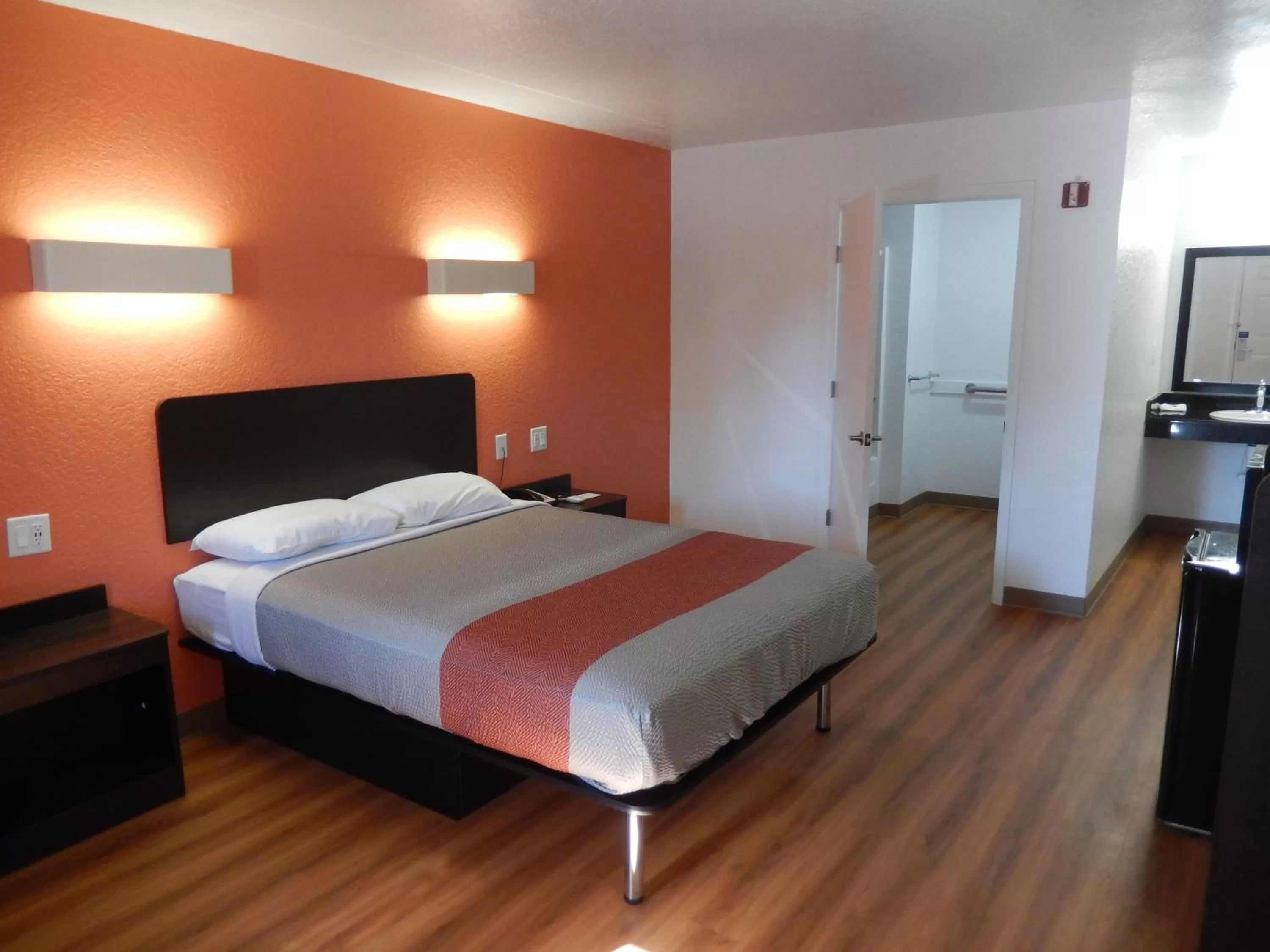 Property building, Bed in Motel 6-Moultrie, GA