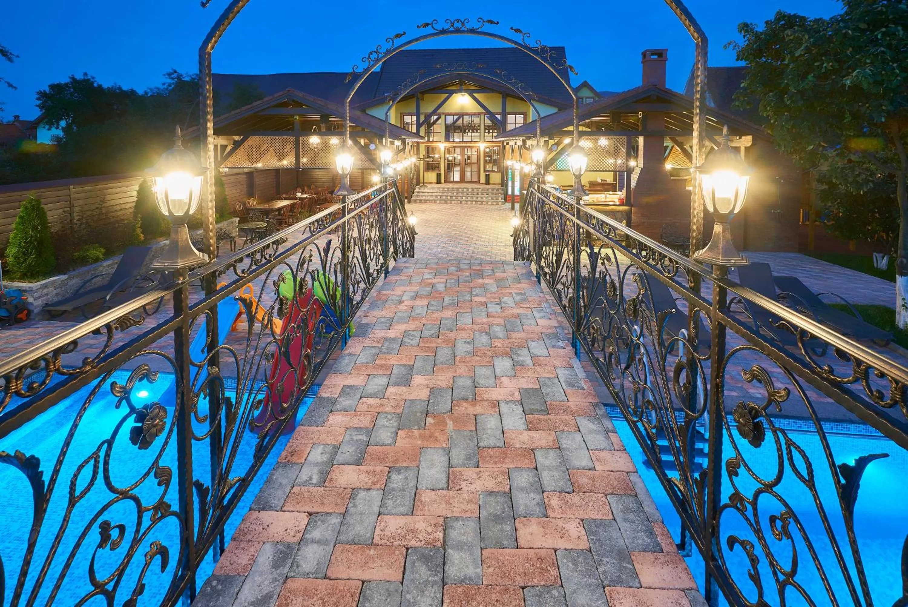 Evening entertainment in Resort Ambient