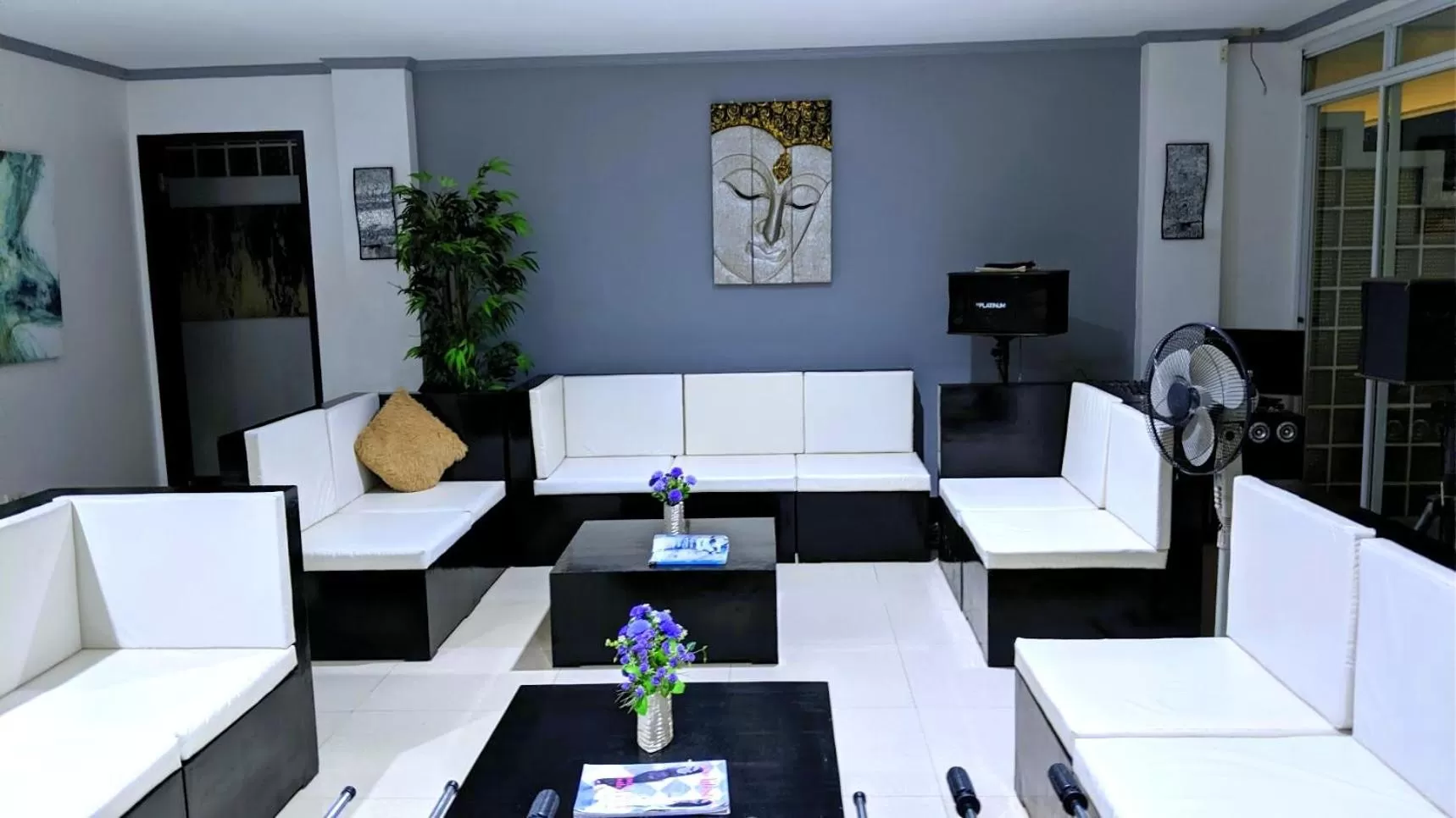 Seating area in Bohol South Beach Hotel