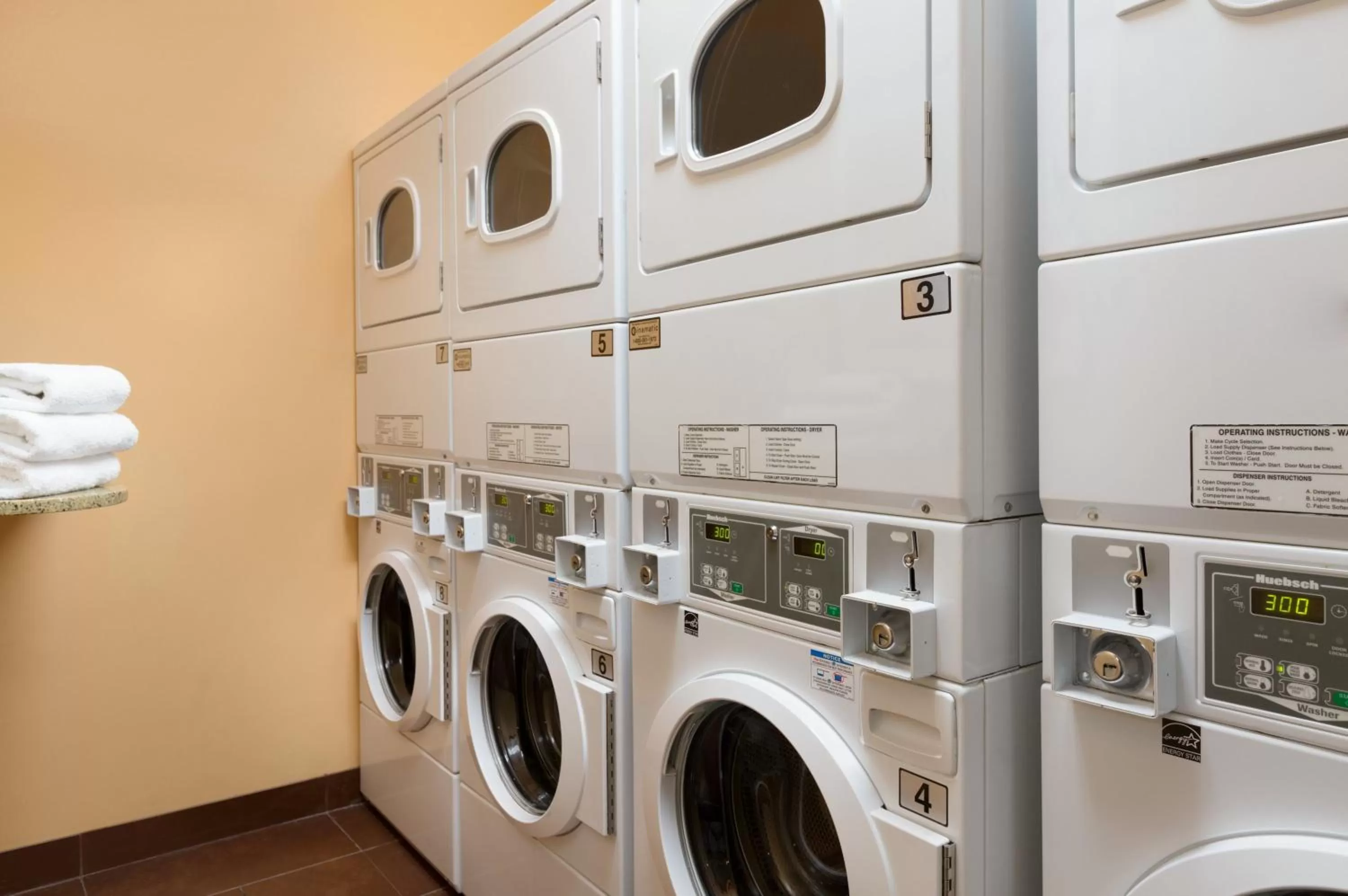 Area and facilities in Super 8 by Wyndham Calgary Shawnessy Area