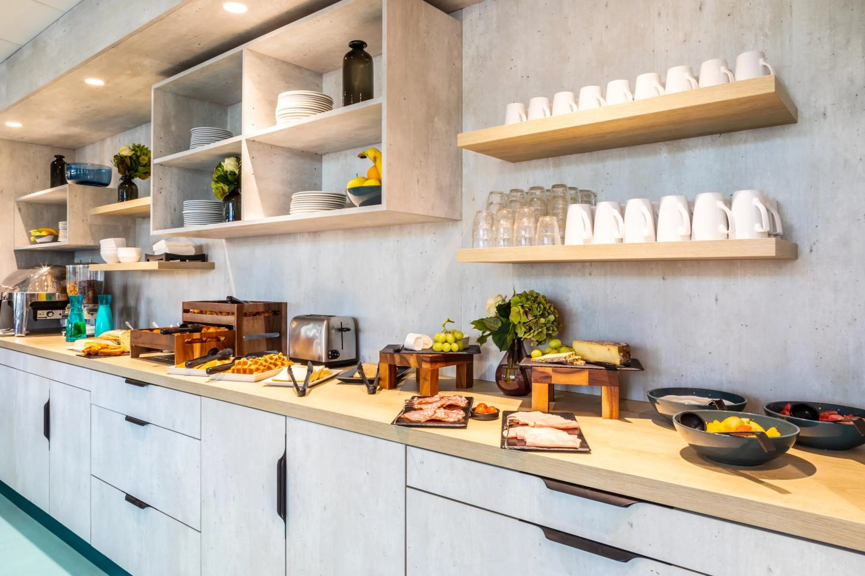 Buffet breakfast, Kitchen/Kitchenette in Campanile Paris - Saint-Denis Quai-De-St Ouen