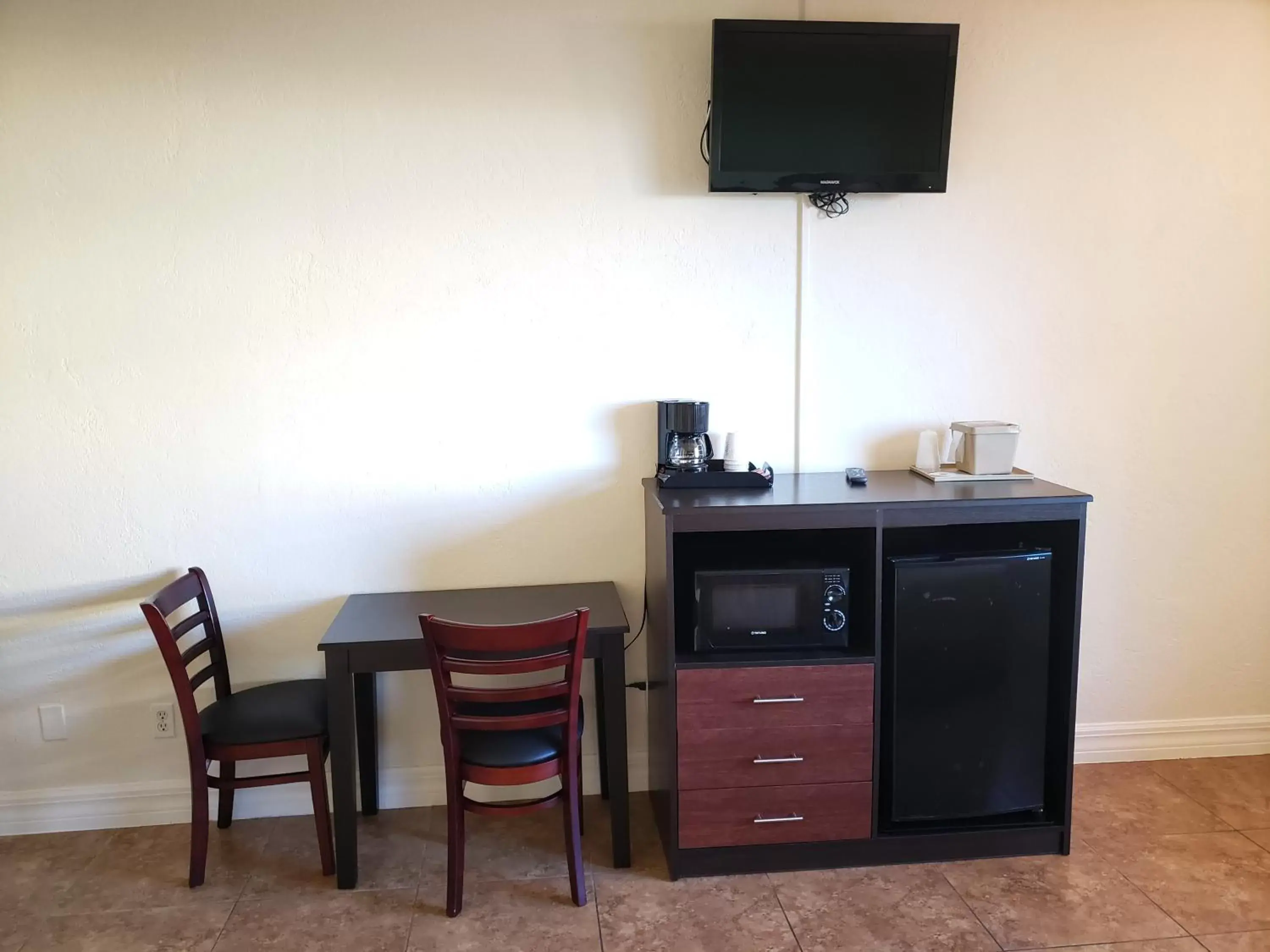 King Room - single occupancy - Disability Access -City View in Oceanfront Inn and Suites - Ormond King Room - single occupancy - Disability Access -City View in Oceanfront Inn and Suites - Ormond