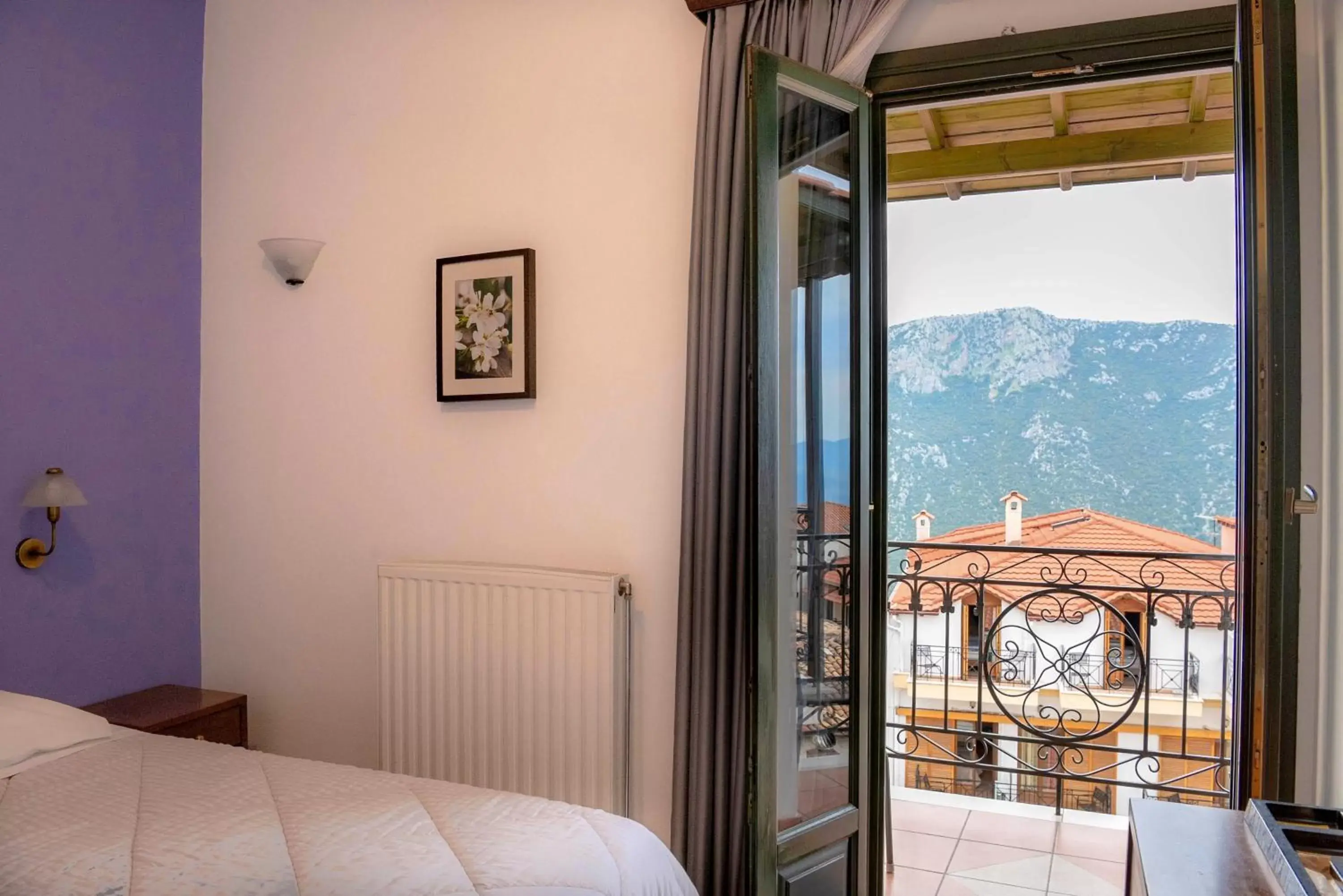 Single Room in Artemis Hotel Single Room in Artemis Hotel