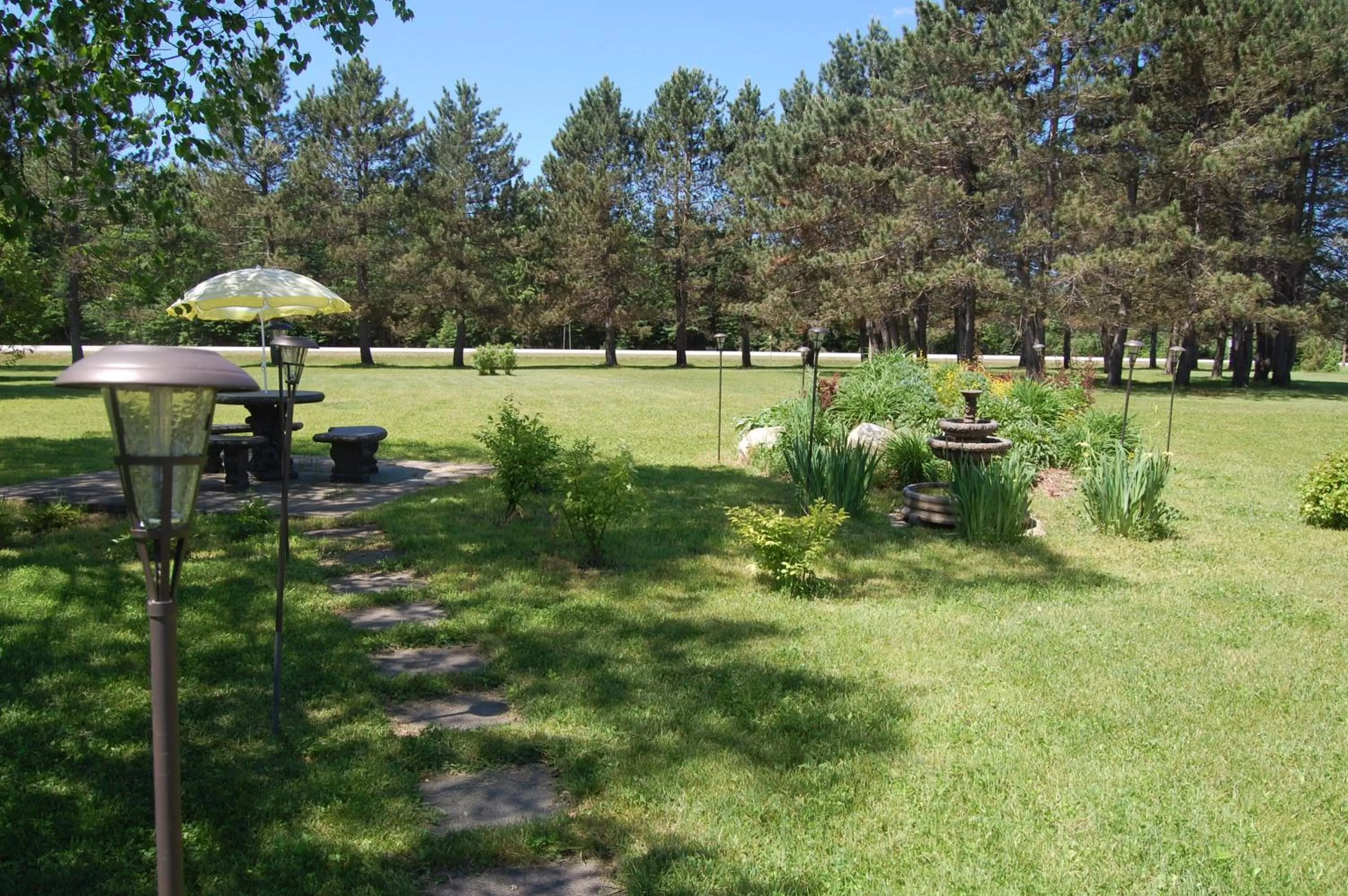 Day, Garden in Auberge Godard