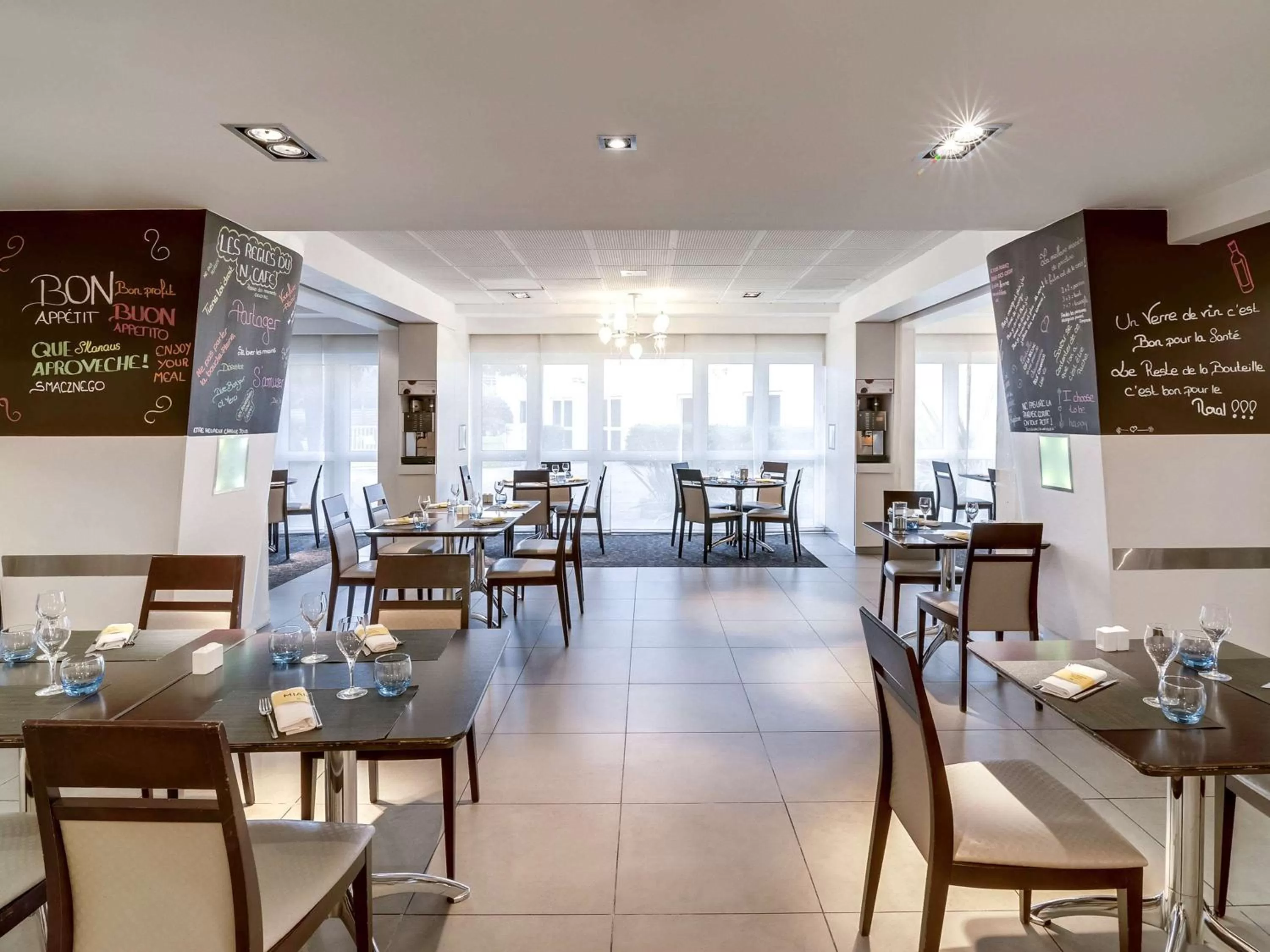 Restaurant/places to eat in Novotel Paris Orly Rungis Aéroport