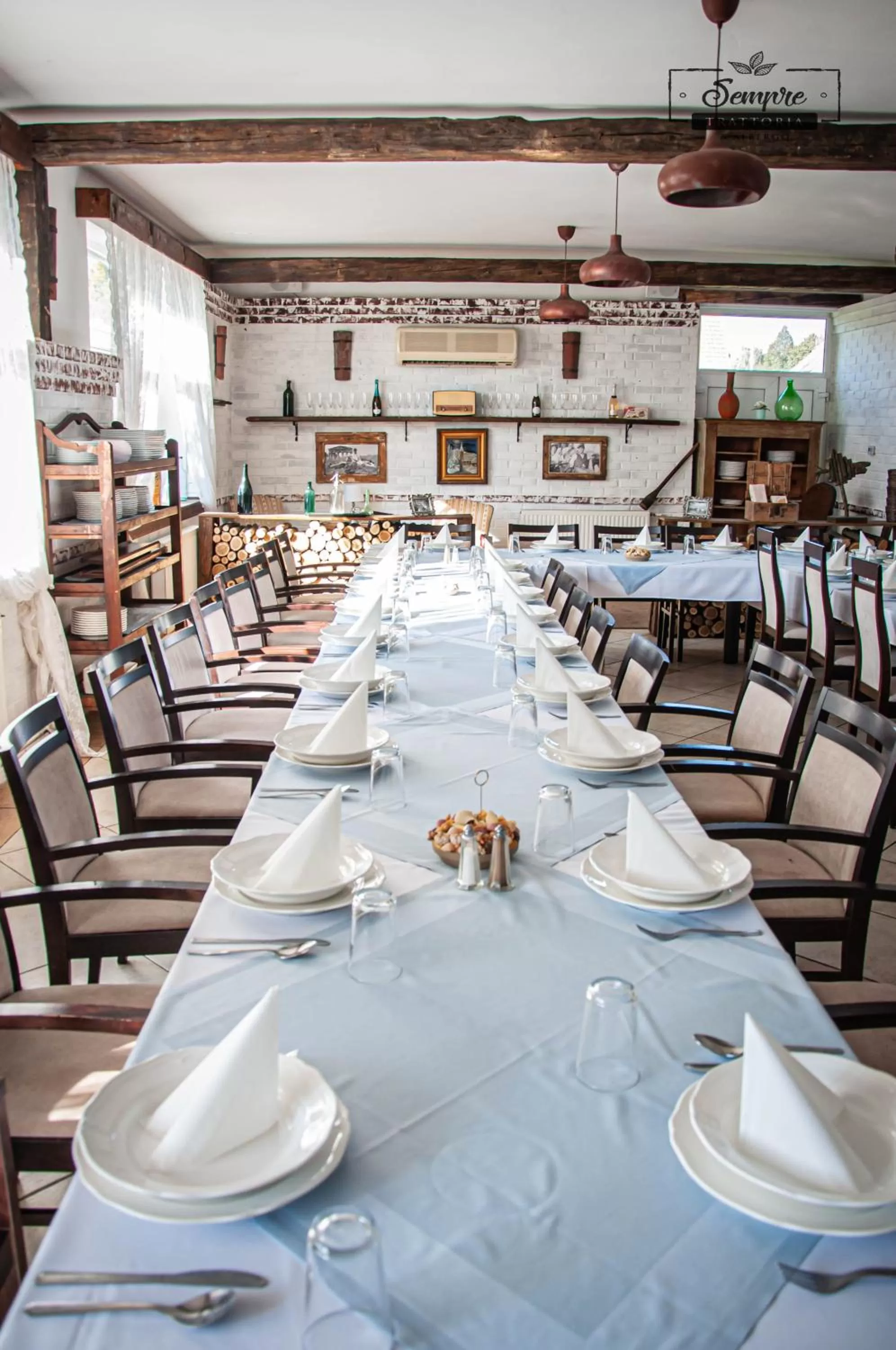 Restaurant/Places to Eat in Sempre Étterem És Panzió