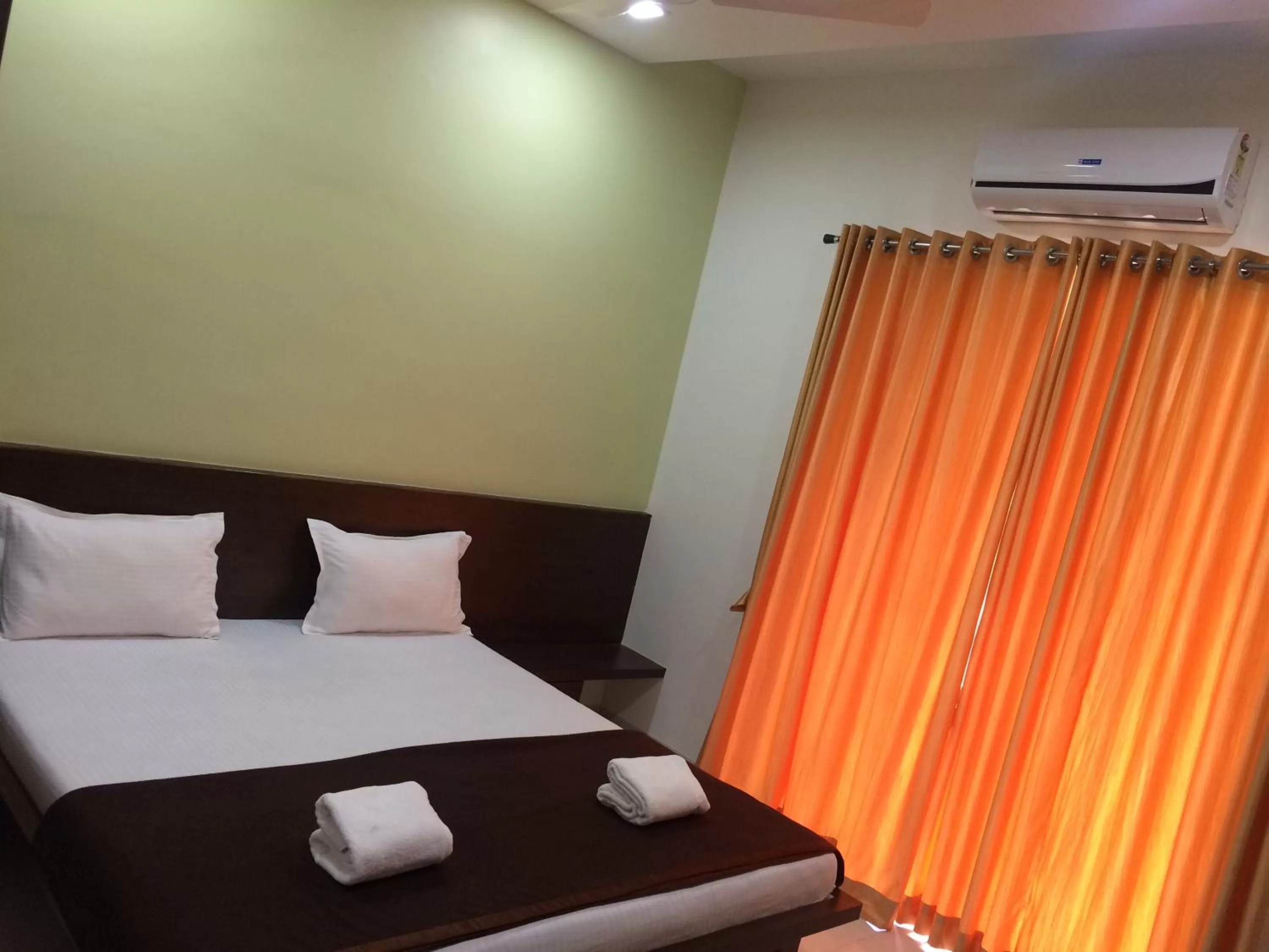 Bed in Hotel Shiva's Inn