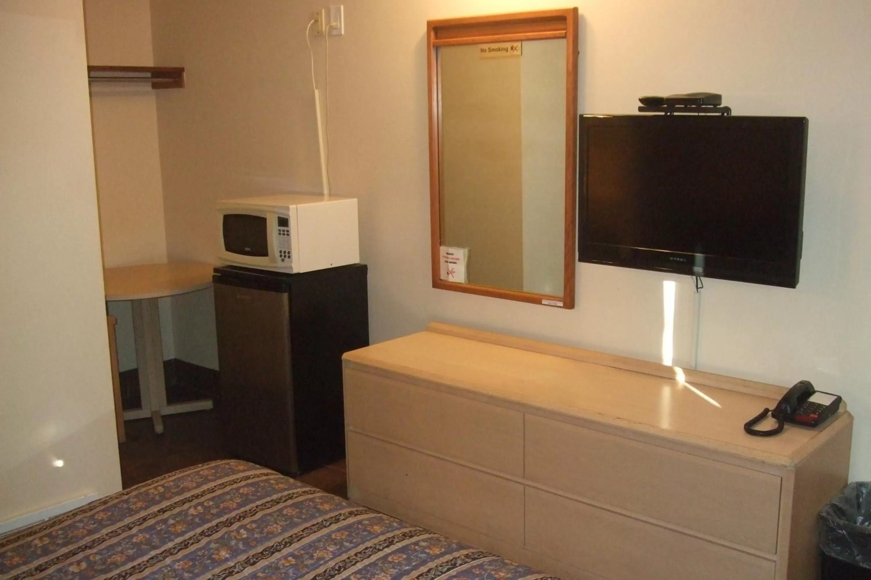 Bedroom in Trailside Inn