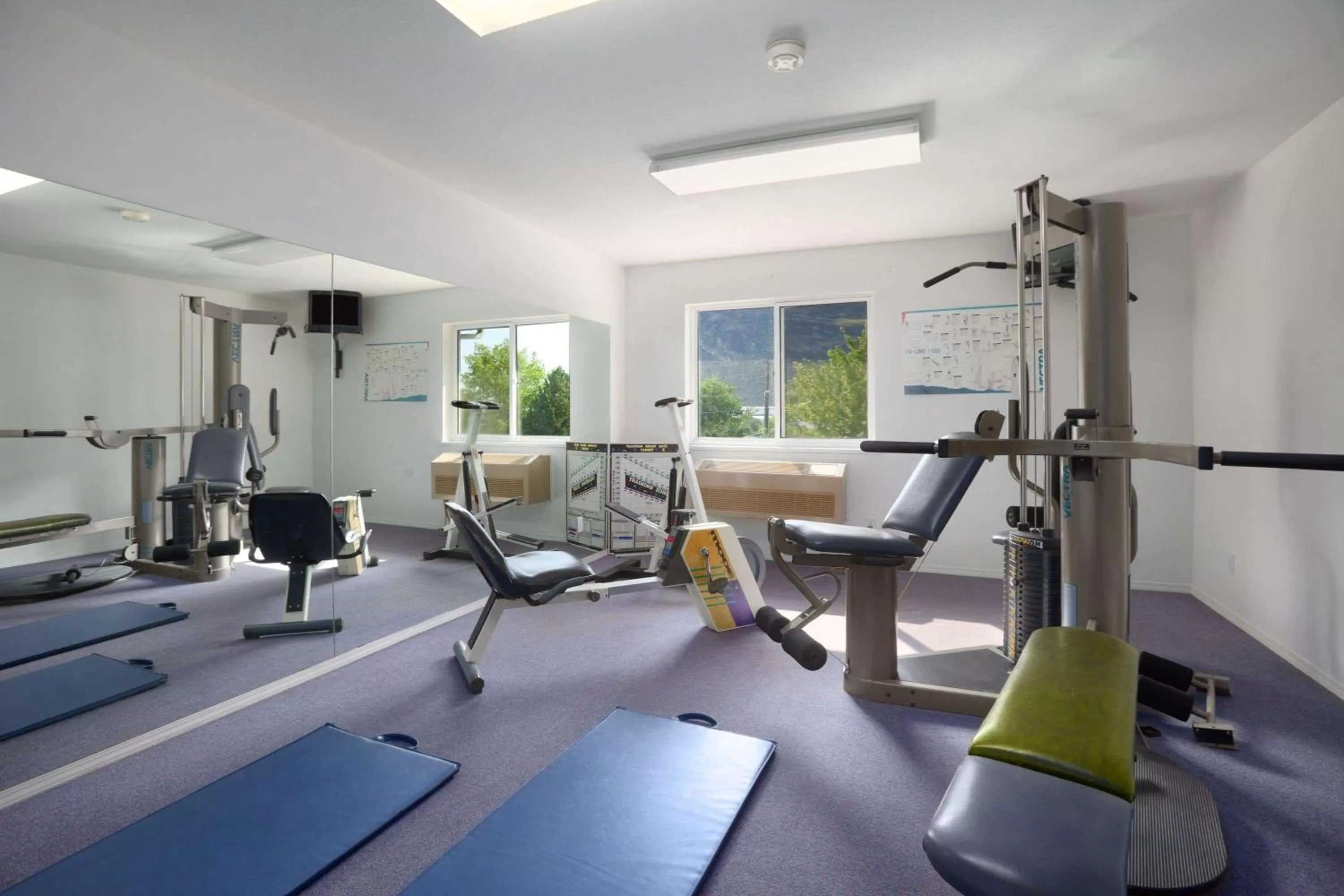 Fitness centre/facilities in Super 8 by Wyndham West Kelowna BC