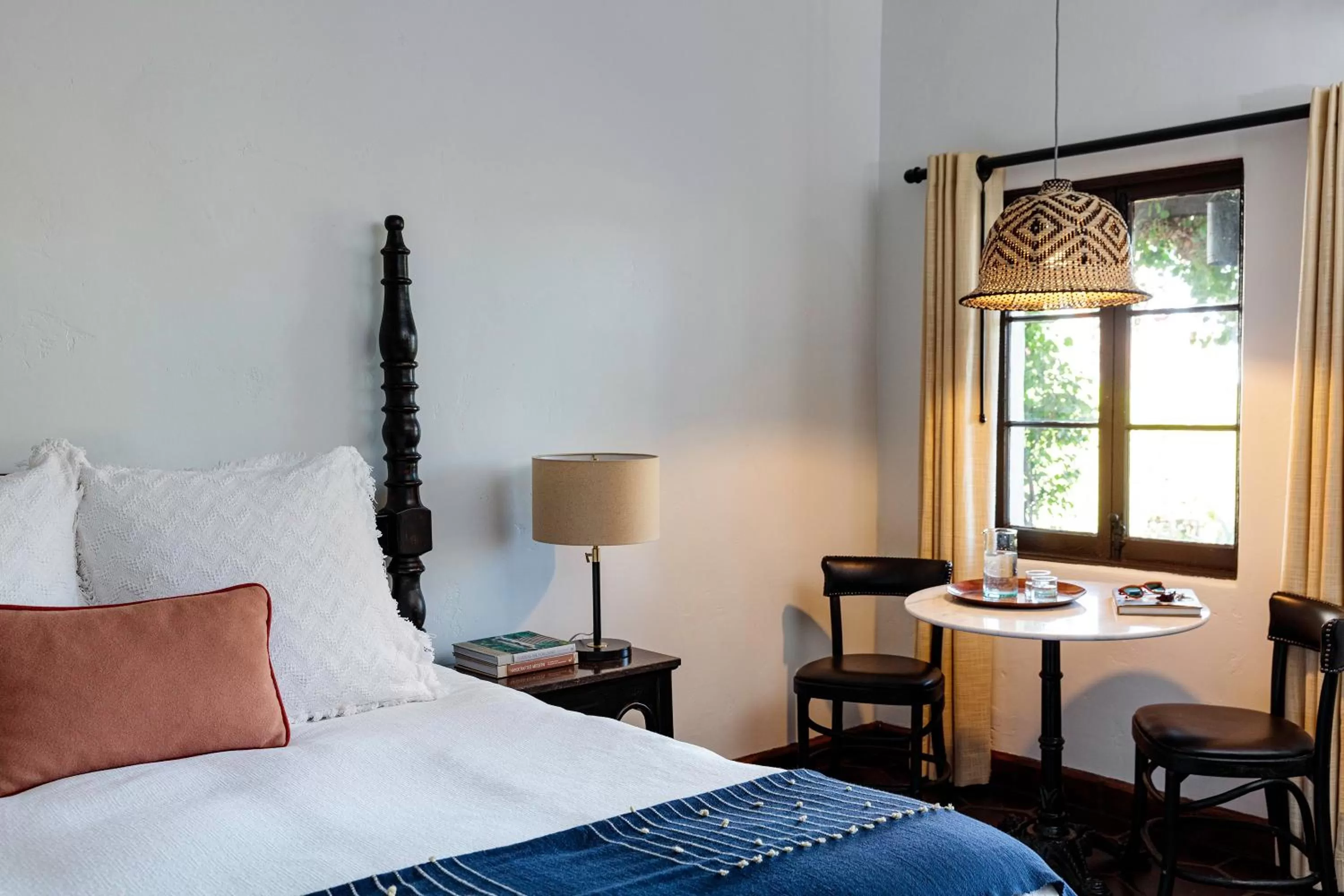 Bed in Ingleside Estate Hotel & Bungalows- Adults Only