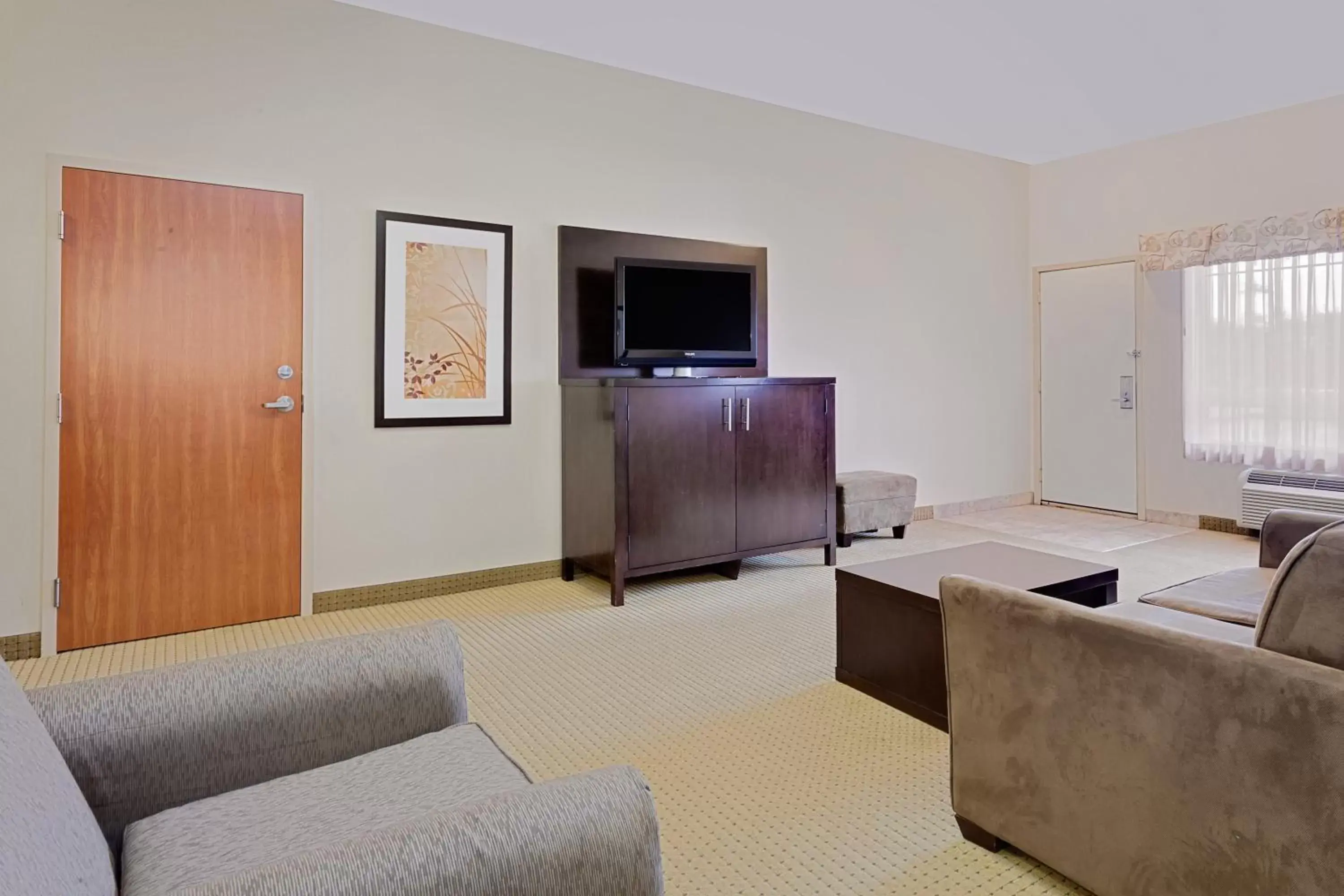 Deluxe King Suite - Non-Smoking in Ramada by Wyndham Lac La Biche Deluxe King Suite - Non-Smoking in Ramada by Wyndham Lac La Biche