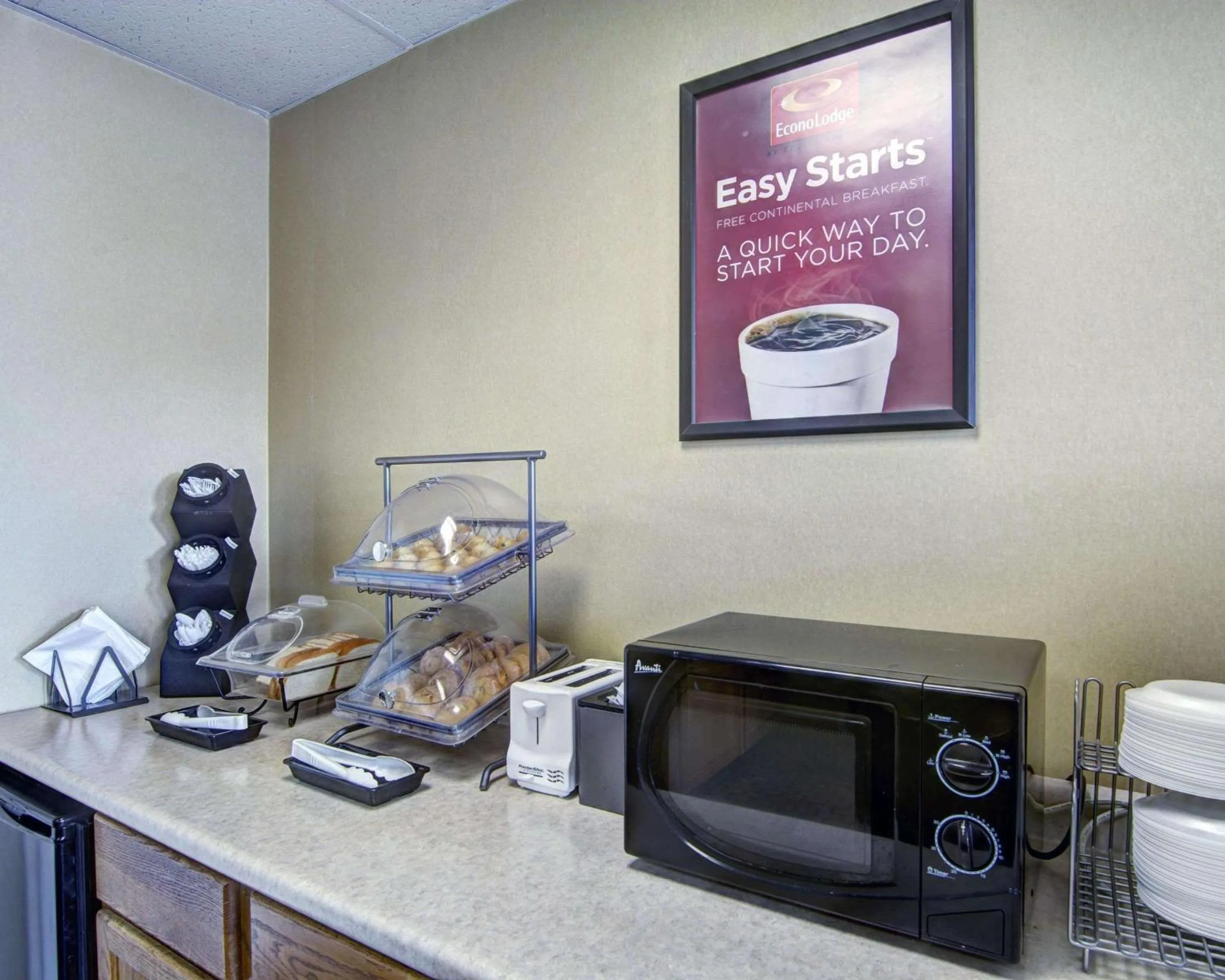 Restaurant/places to eat, TV/Entertainment Center in Econo Lodge Wytheville