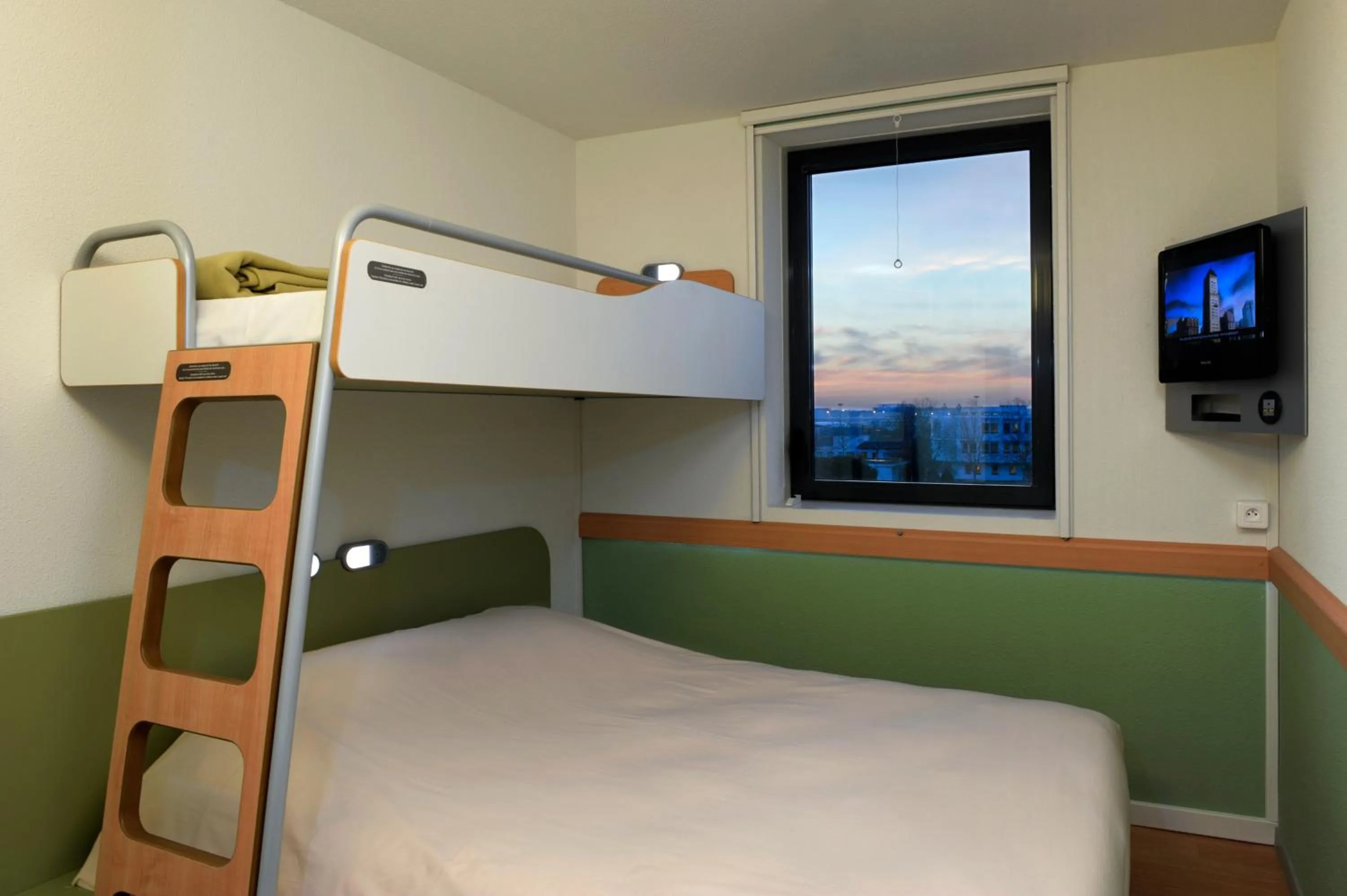 bunk bed, Bed in ibis budget Istres Trigance