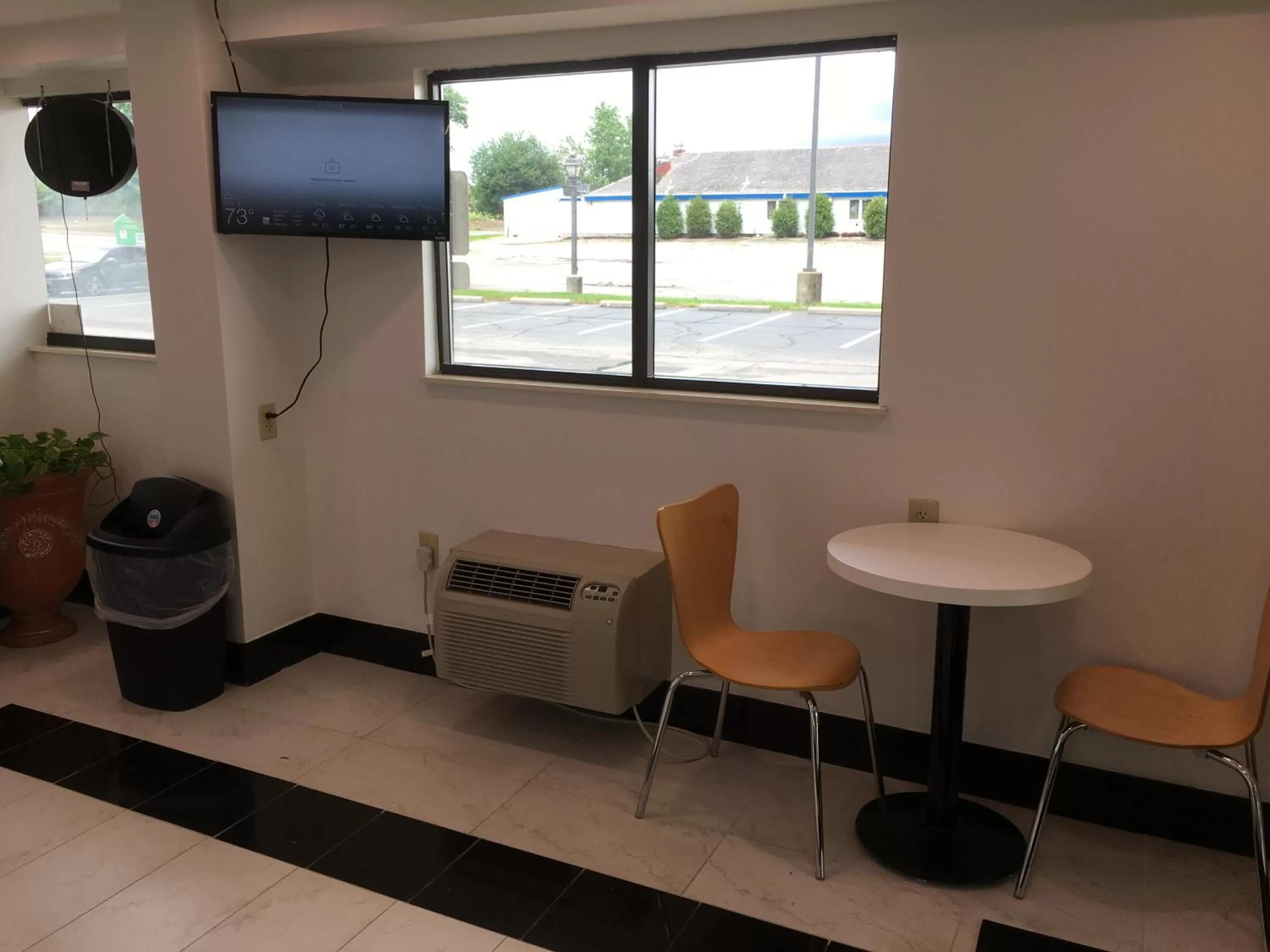 TV and multimedia in Motel 6-Richmond, VA - Midlothian Turnpike