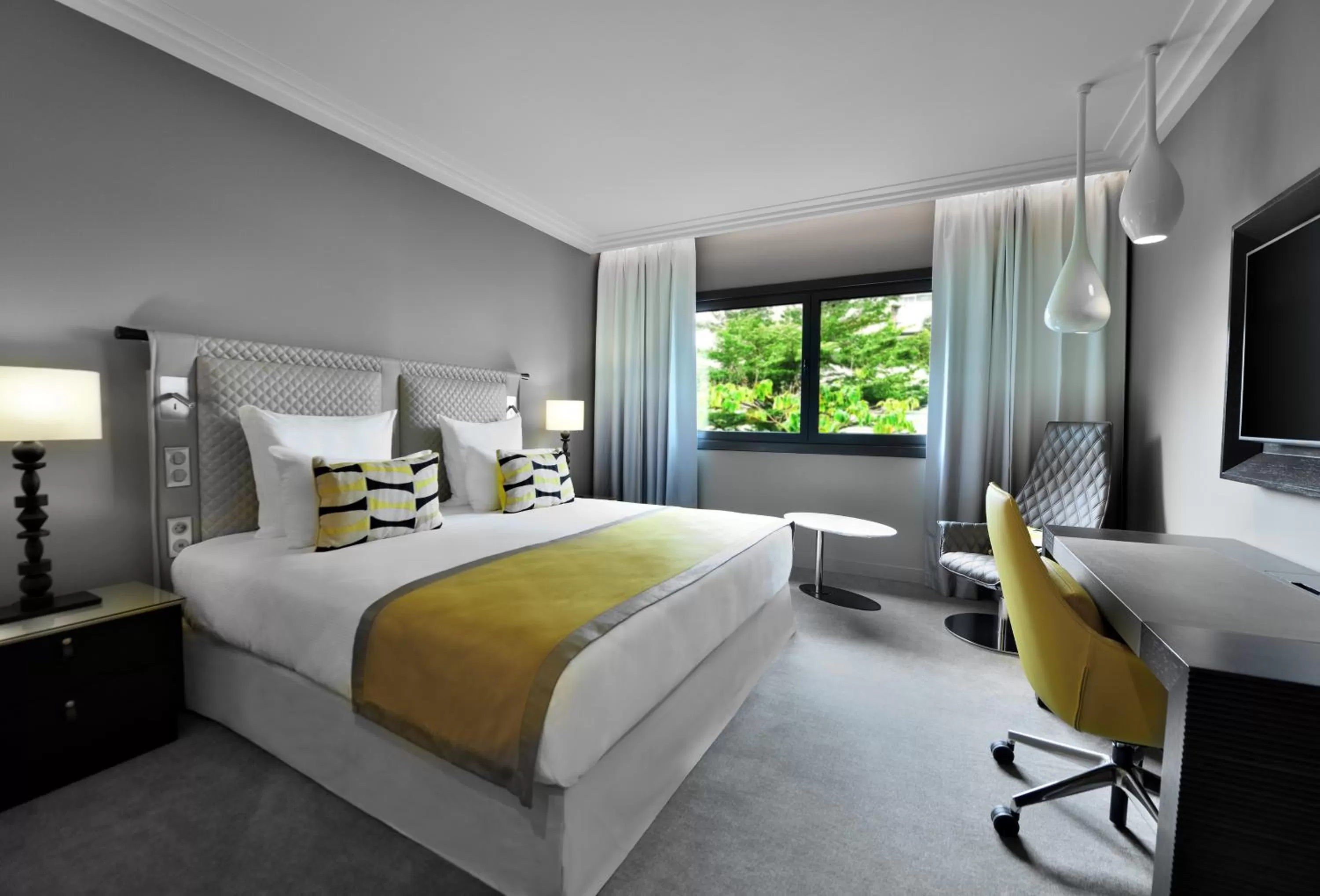 Property building, Bed in Movenpick Hotel Abidjan-Accor Group