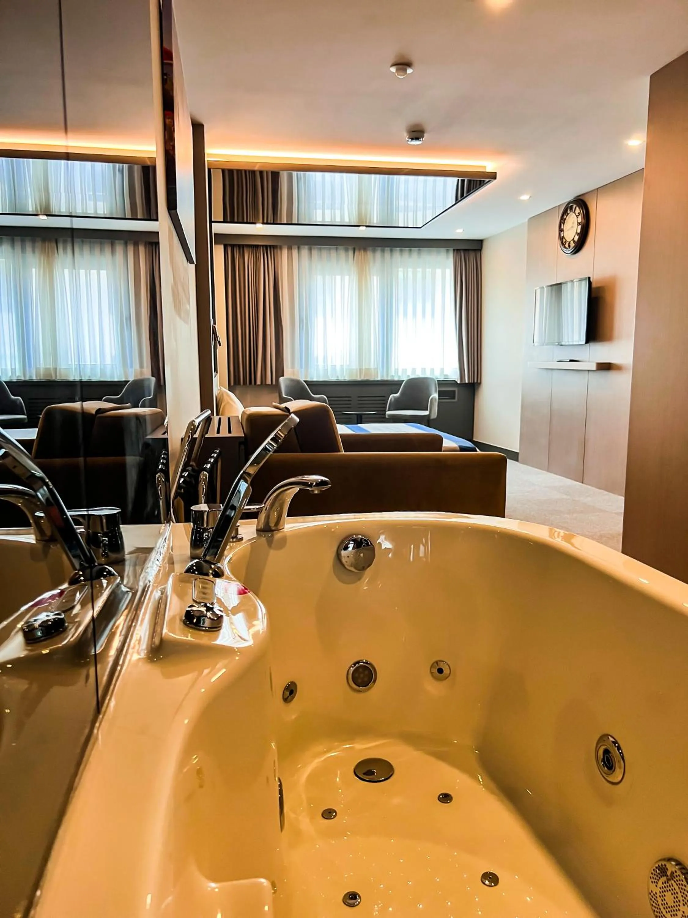 Massage in Triada Hotel Karaköy