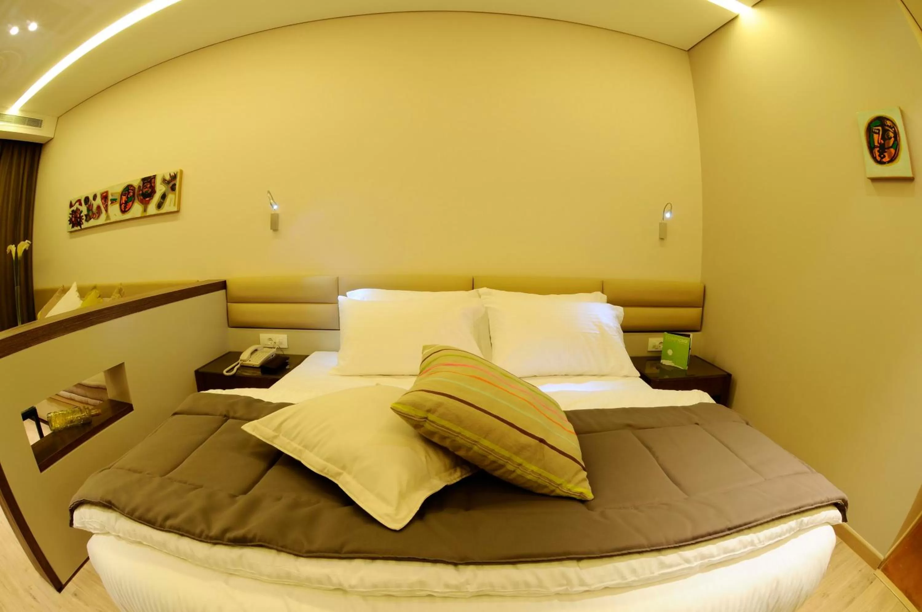 Bedroom, Bed in Country Lodge Hotel & Resort Beirut