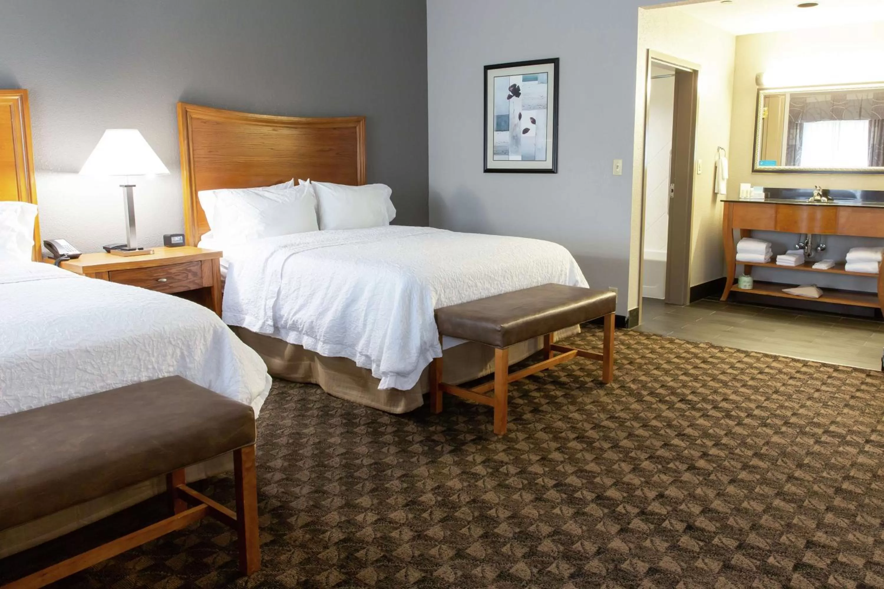 Bed in Hampton Inn & Suites Chesapeake-Square Mall