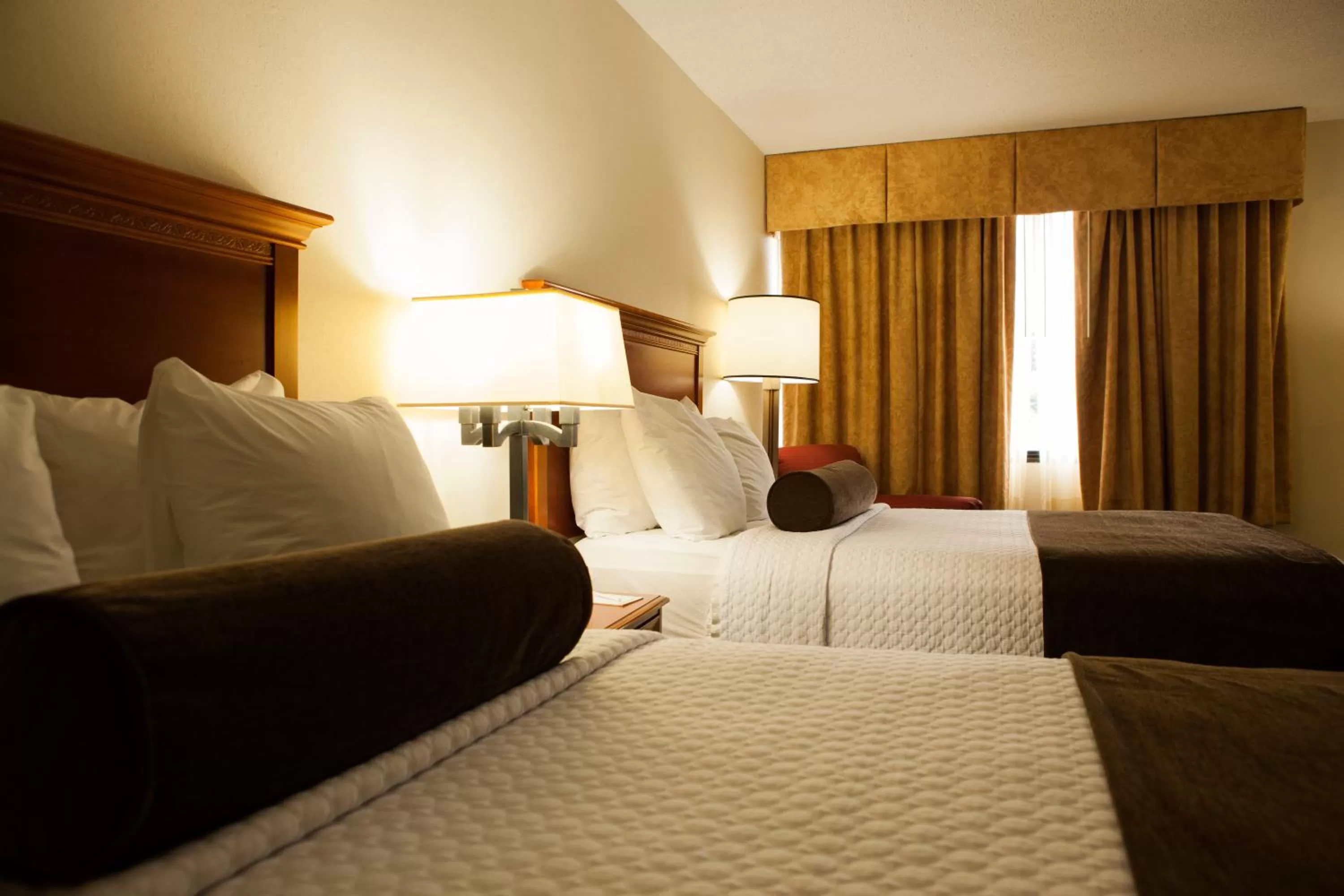 Photo of the whole room, Bed in Crowne Plaza Hotel Hickory by IHG