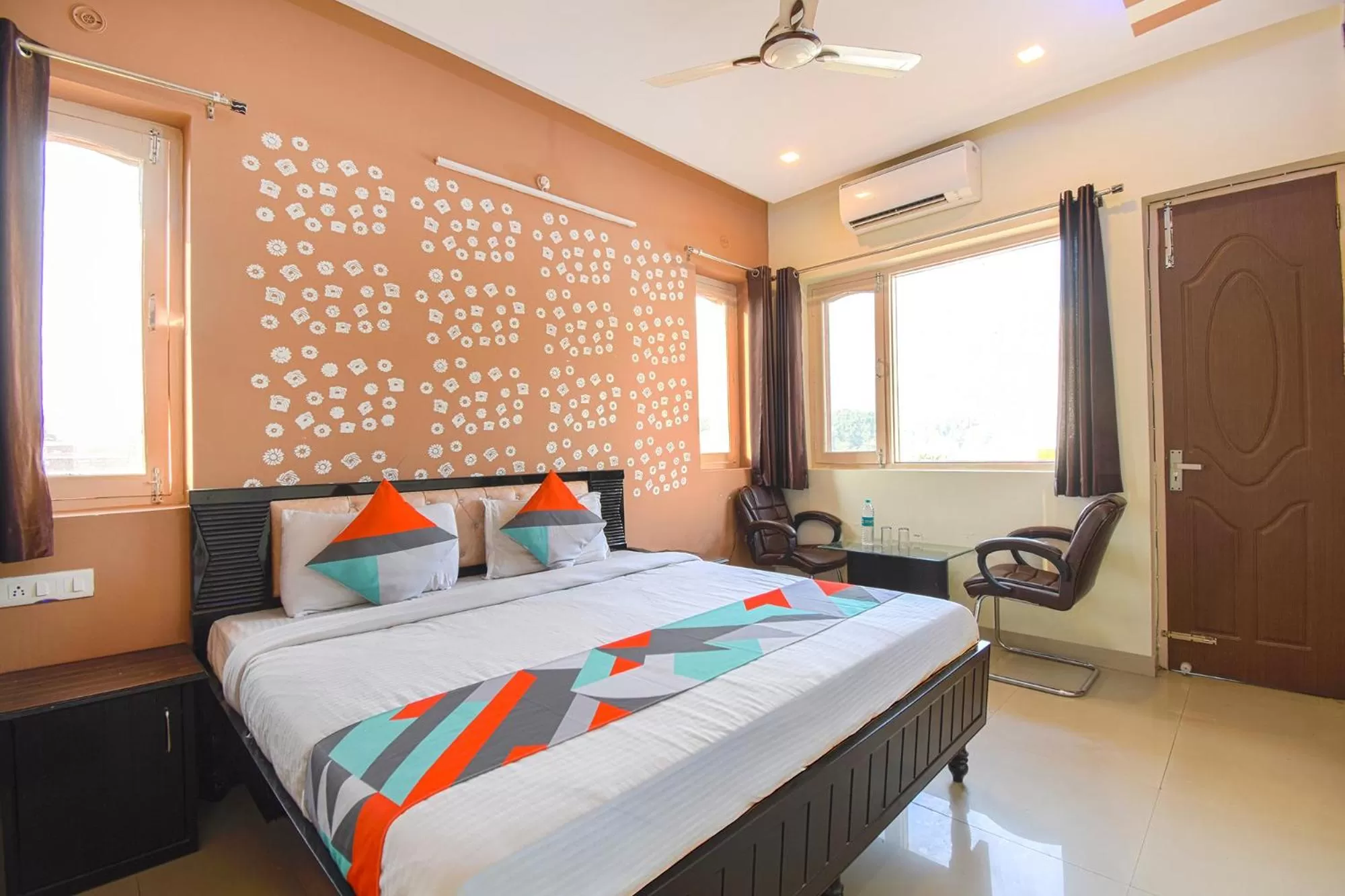 Bedroom, Bed in FabExpress Bzoie Heritage