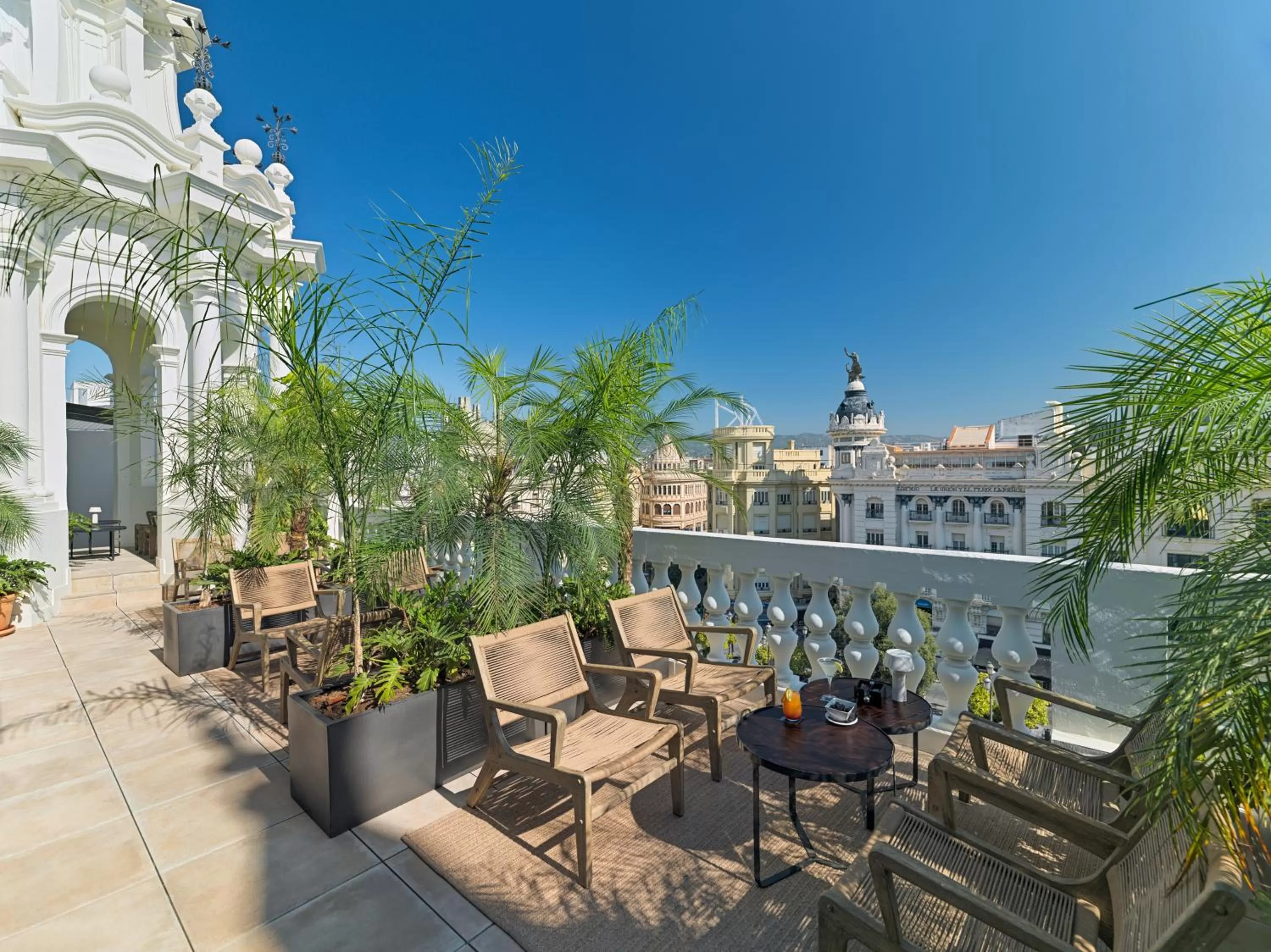 Restaurant/places to eat in H10 Palacio Colomera