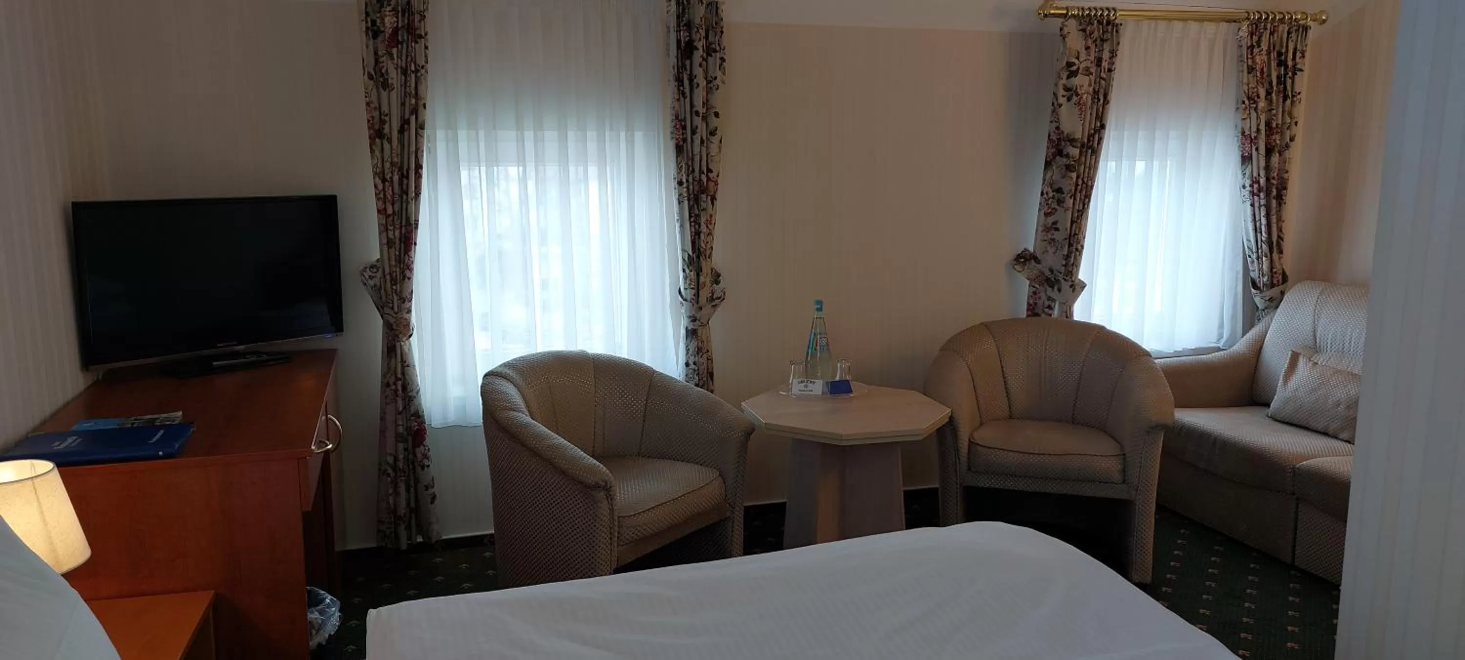 Photo of the whole room, TV/Entertainment Center in Hotel Meereswelle - Anno 1875