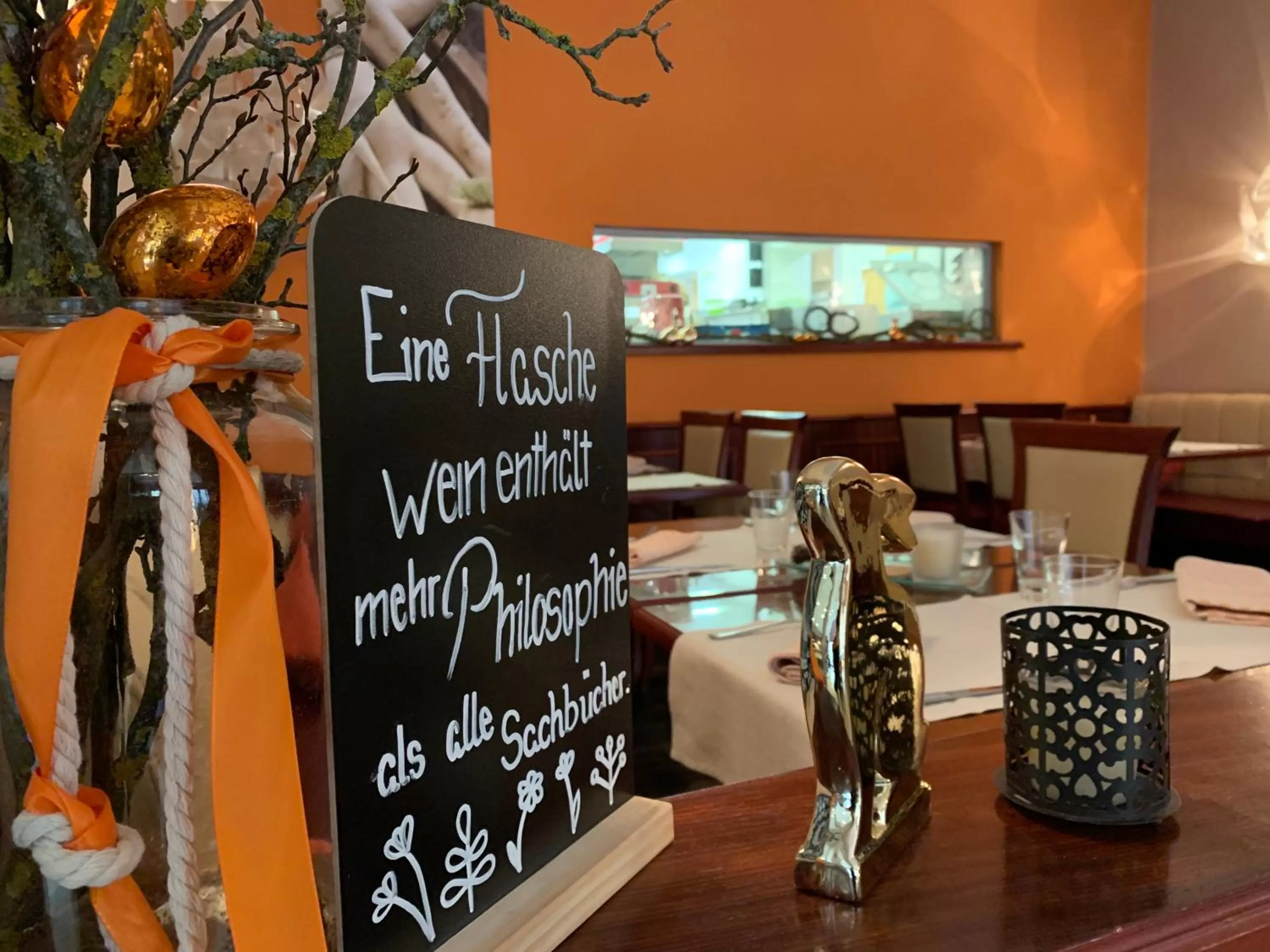 Restaurant/places to eat in Hotel Europa