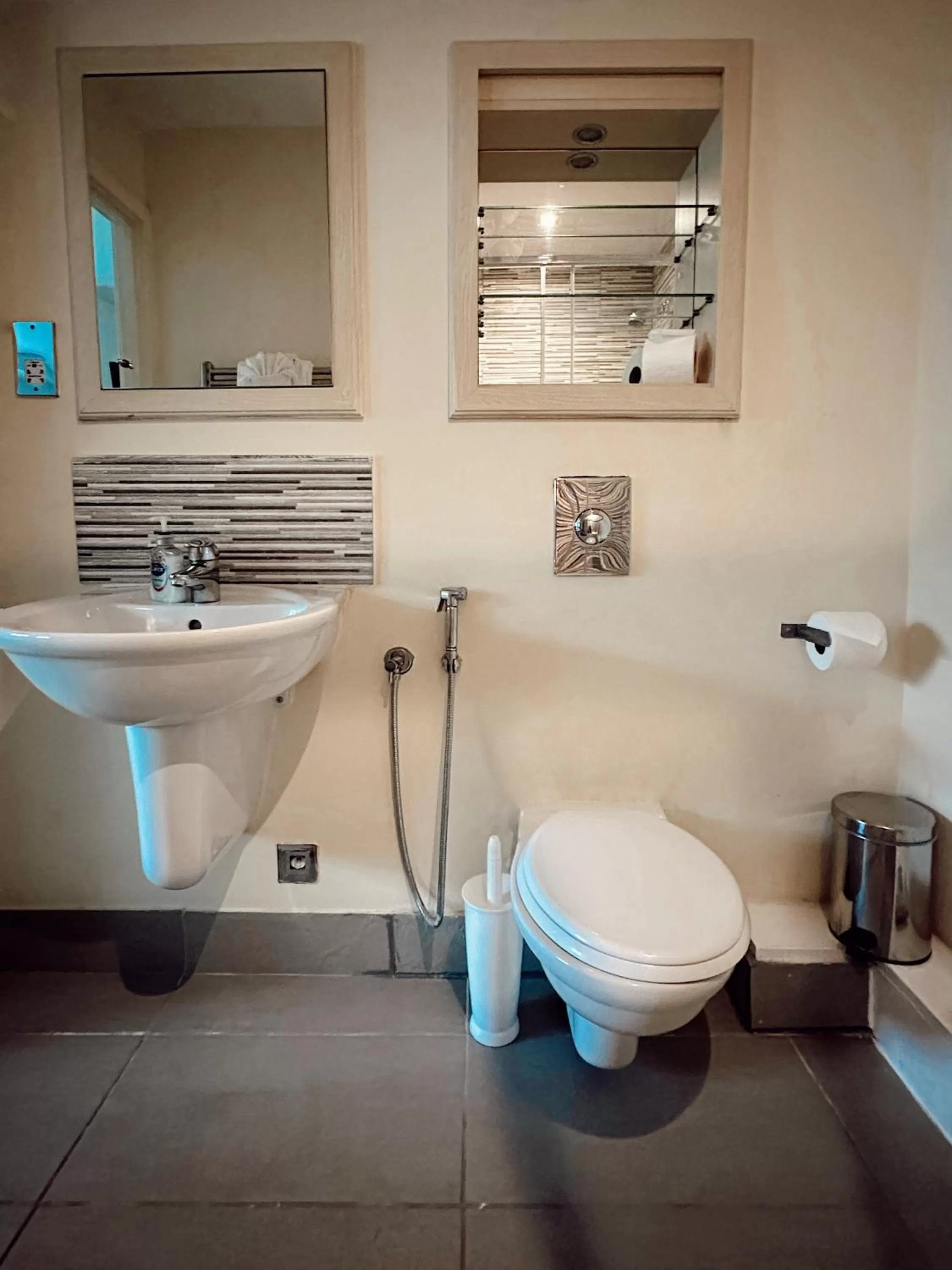 Toilet in Canary Wharf - Luxury Apartments