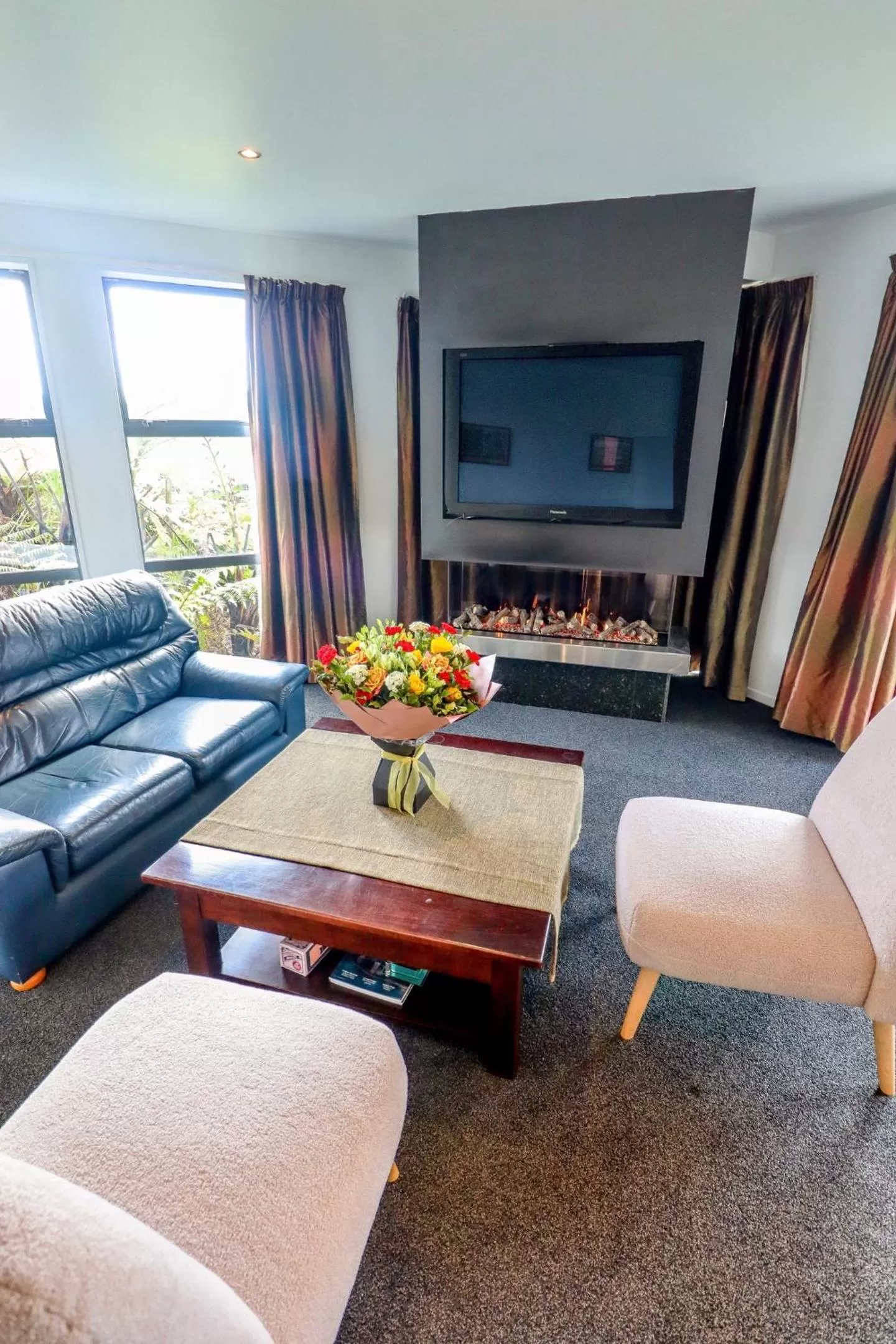 Communal lounge/ TV room in Coleraine Suites & Apartments