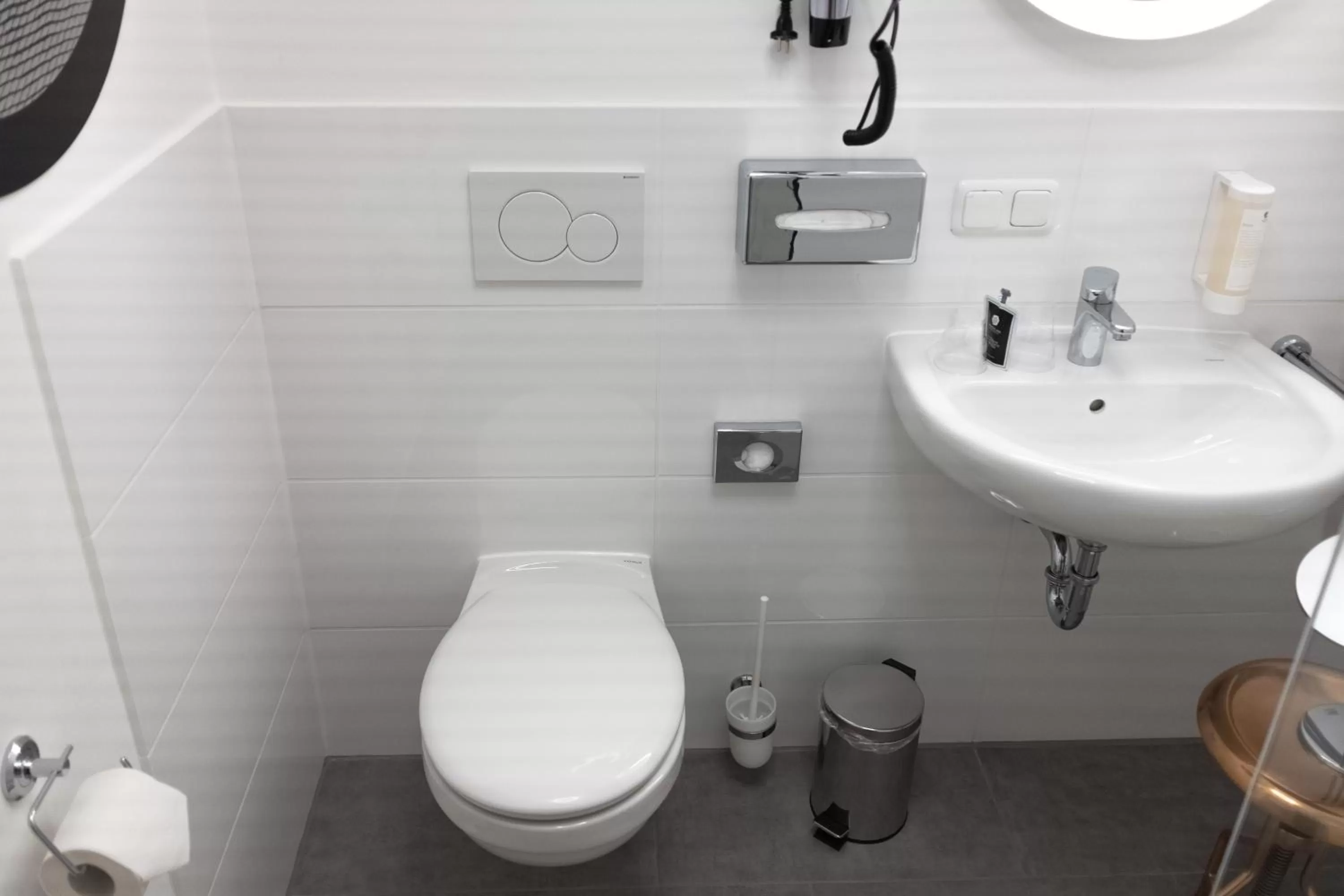 Toilet in ANA Living Augsburg City Center by Arthotel ANA - Self-Service-Hotel