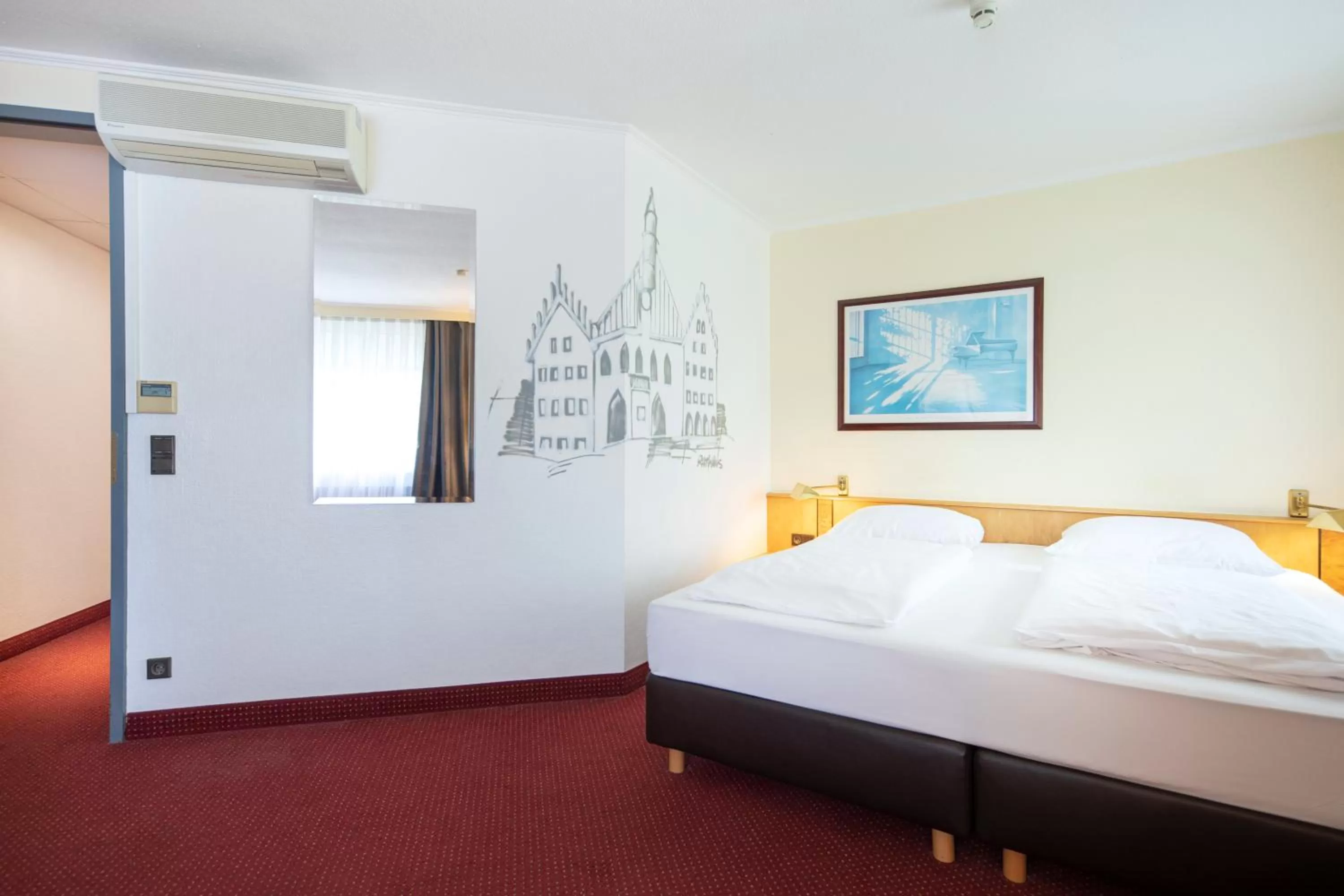 Photo of the whole room, Bed in Michel Hotel Landshut Kaiserhof