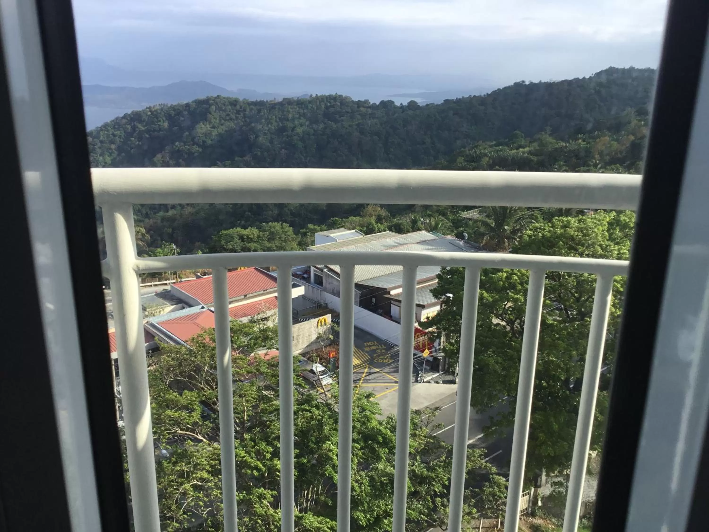 Condo with Free Swimming Pool & Viewing Deck