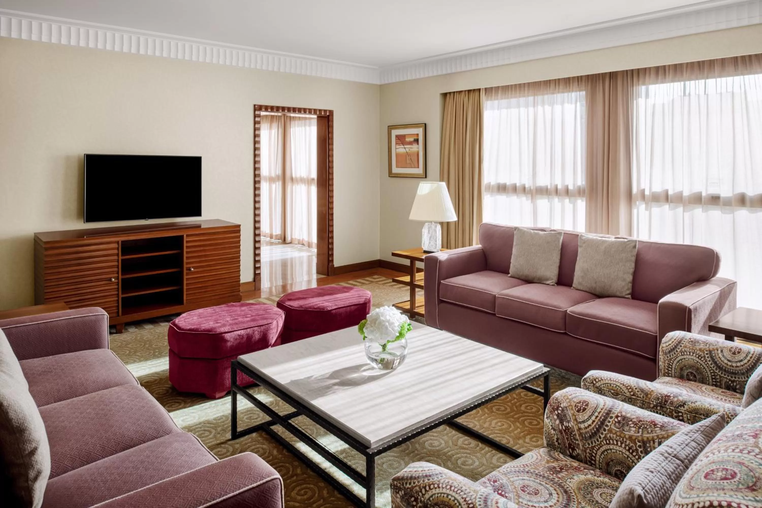 Communal lounge/ TV room in InterContinental Riyadh, an IHG Hotel