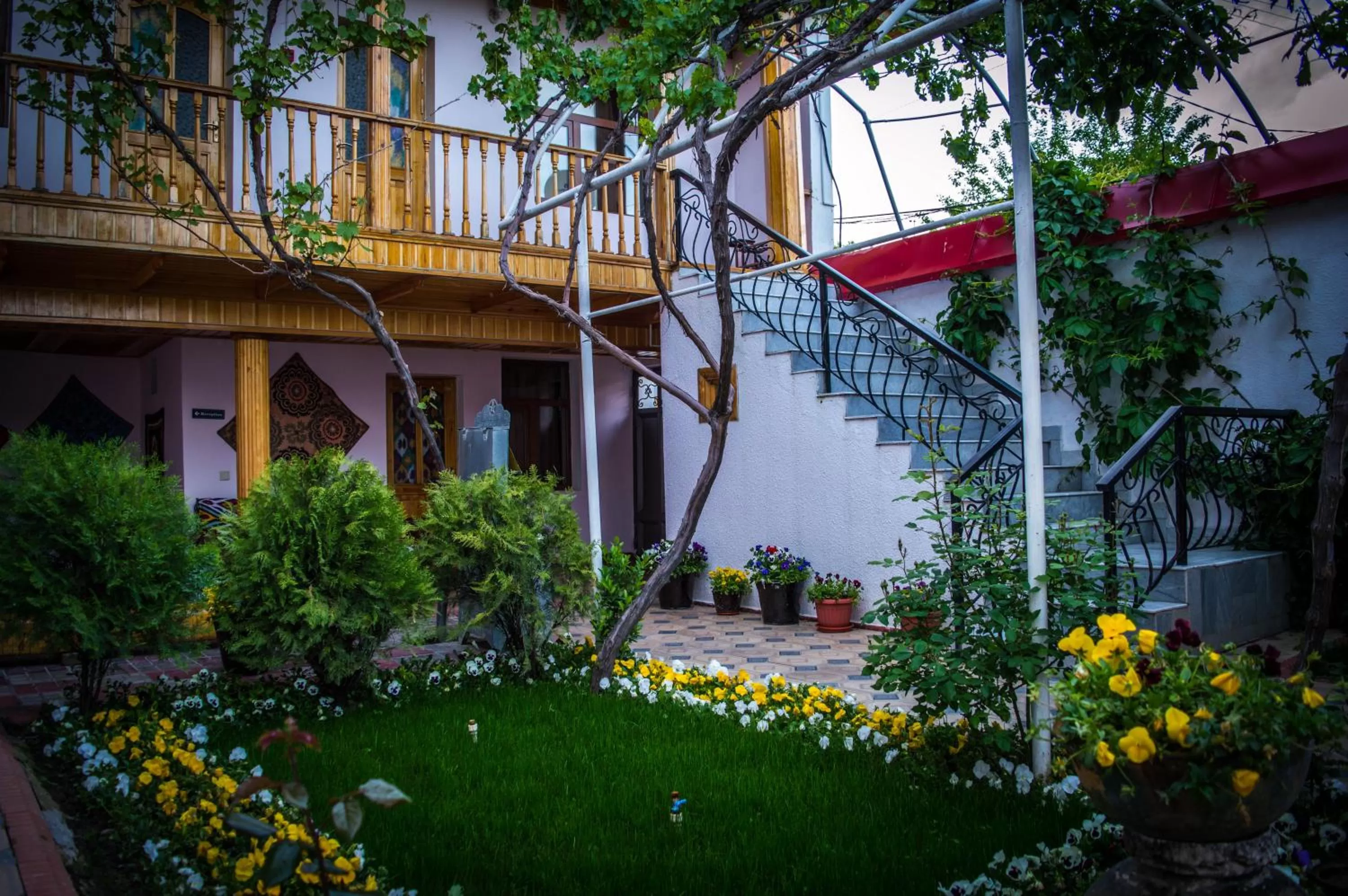 Property Building in Jahongir Guest House