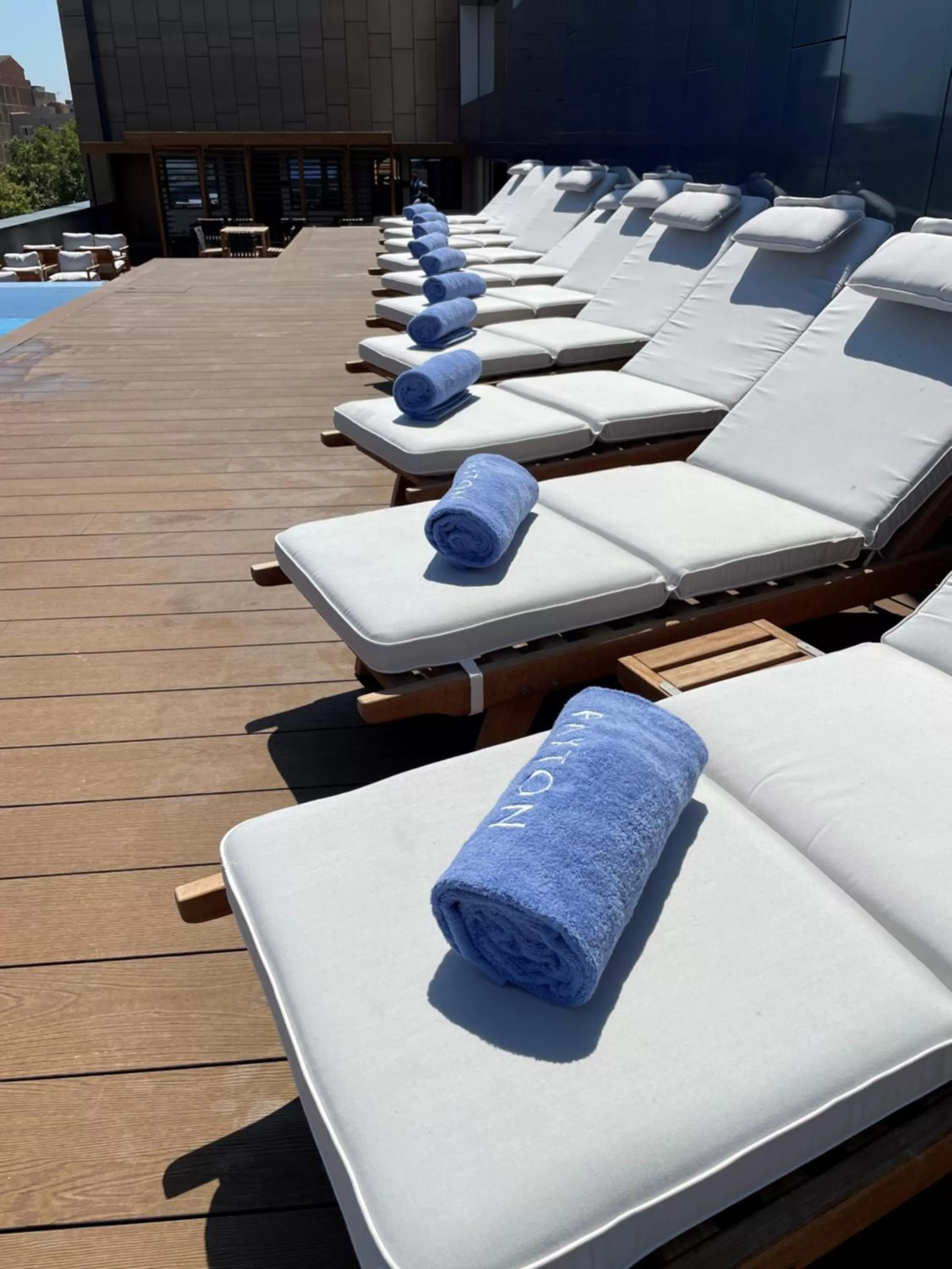 Swimming pool in Hotel Paxton Barcelona