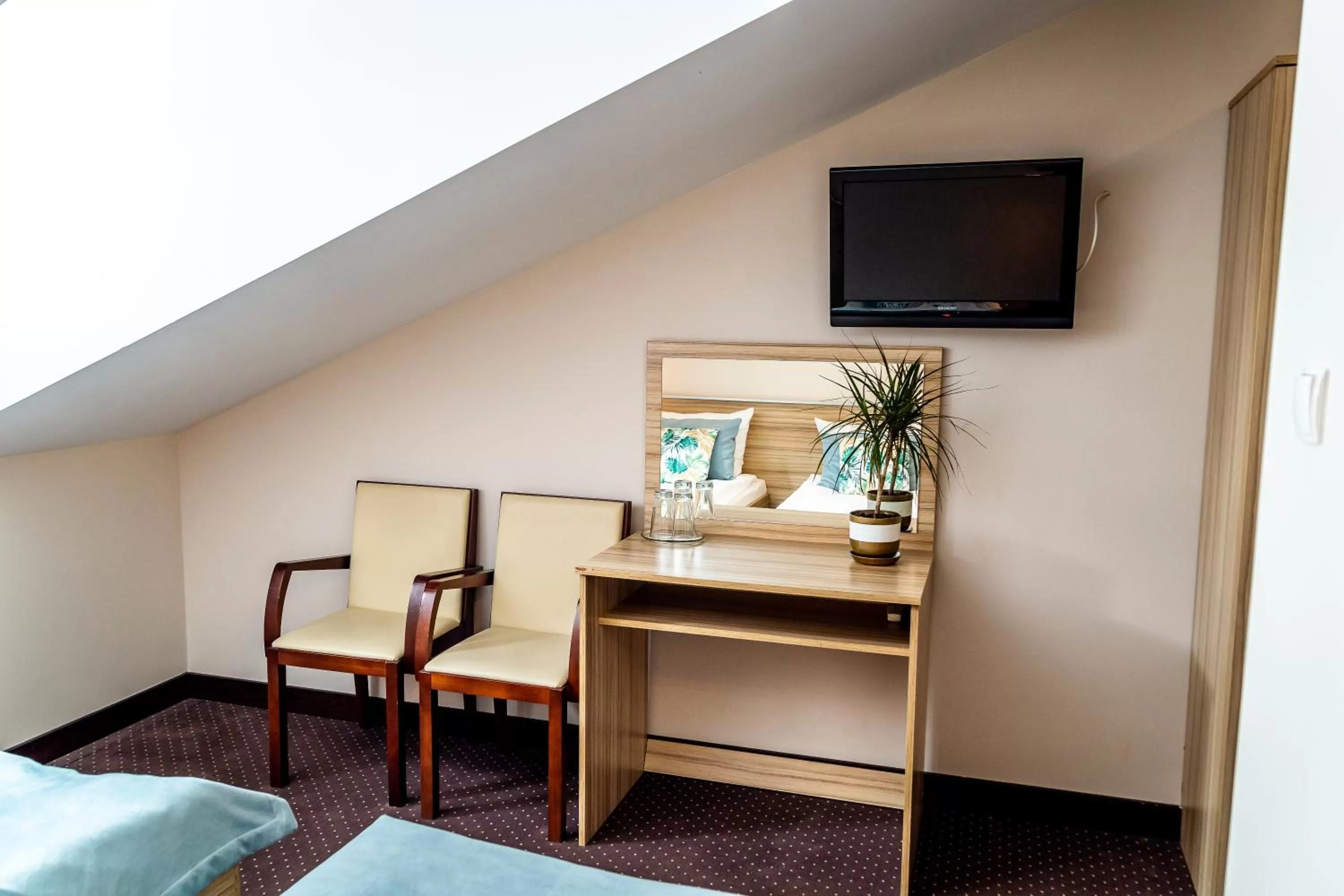 TV and multimedia, TV/Entertainment Center in Dworek