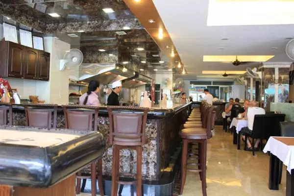 Restaurant/places to eat in Maleez Lodge