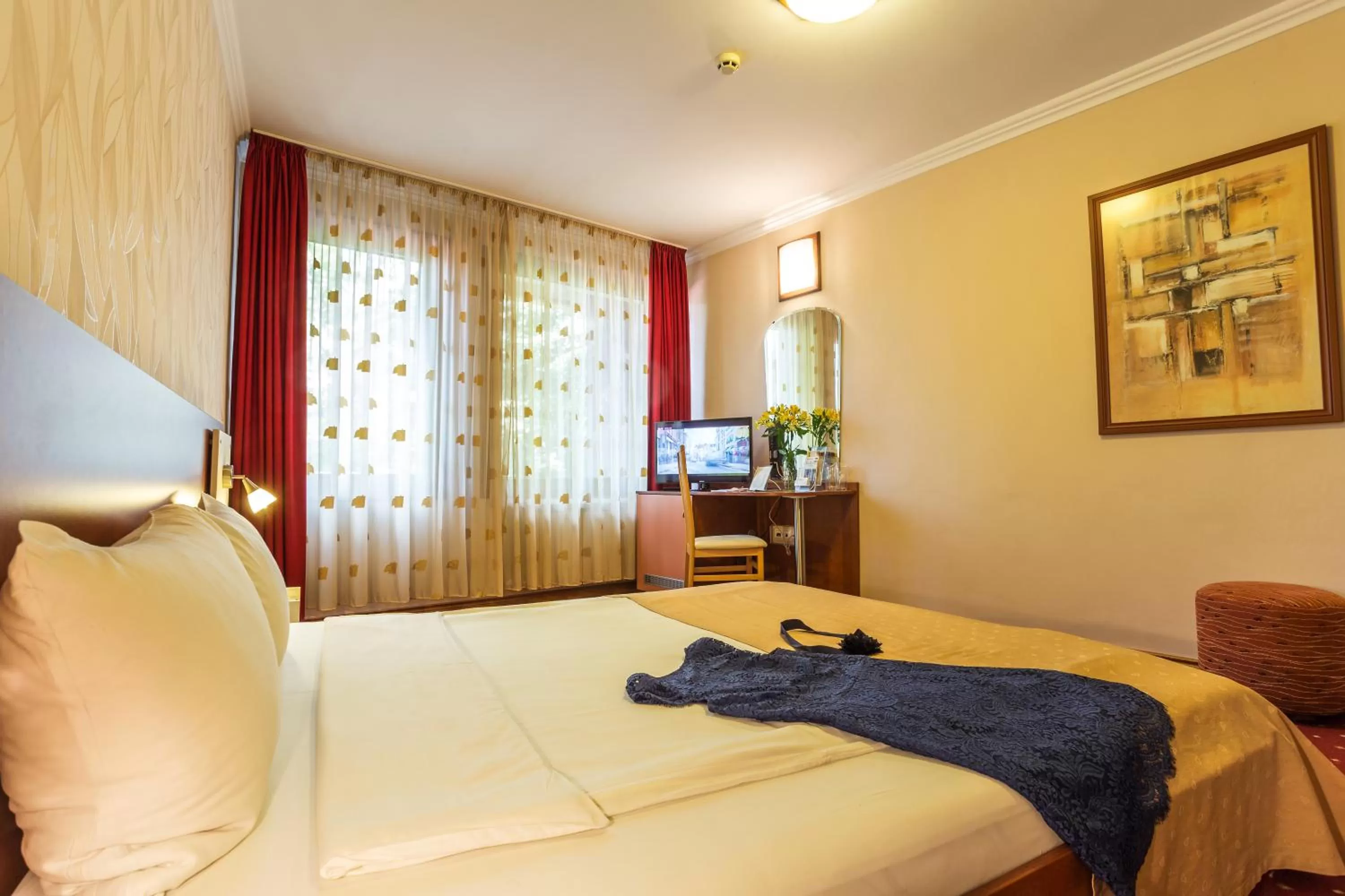 Bedroom, Bed in Hotel Villa Boyana - Free Parking