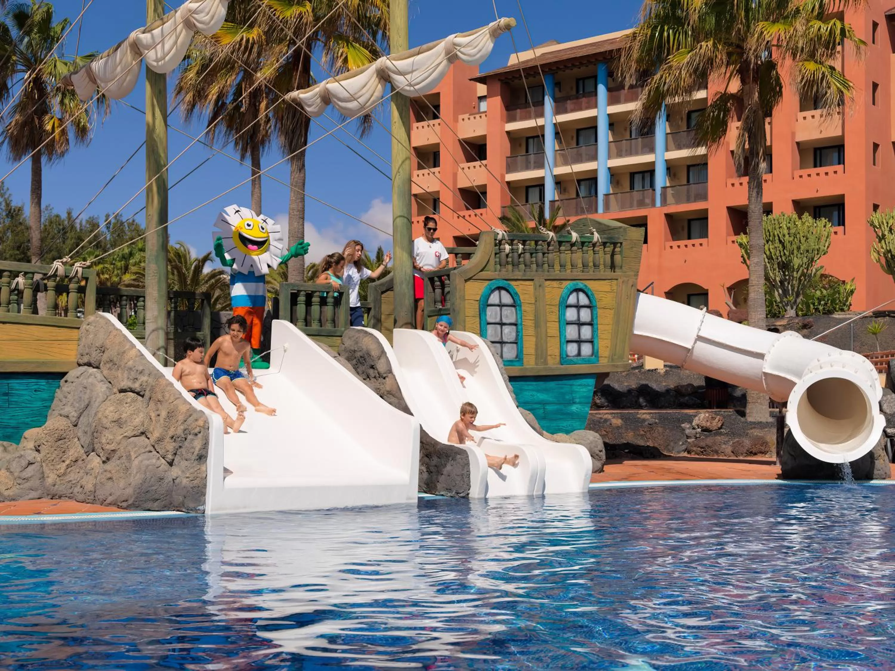 Swimming pool in H10 Tindaya