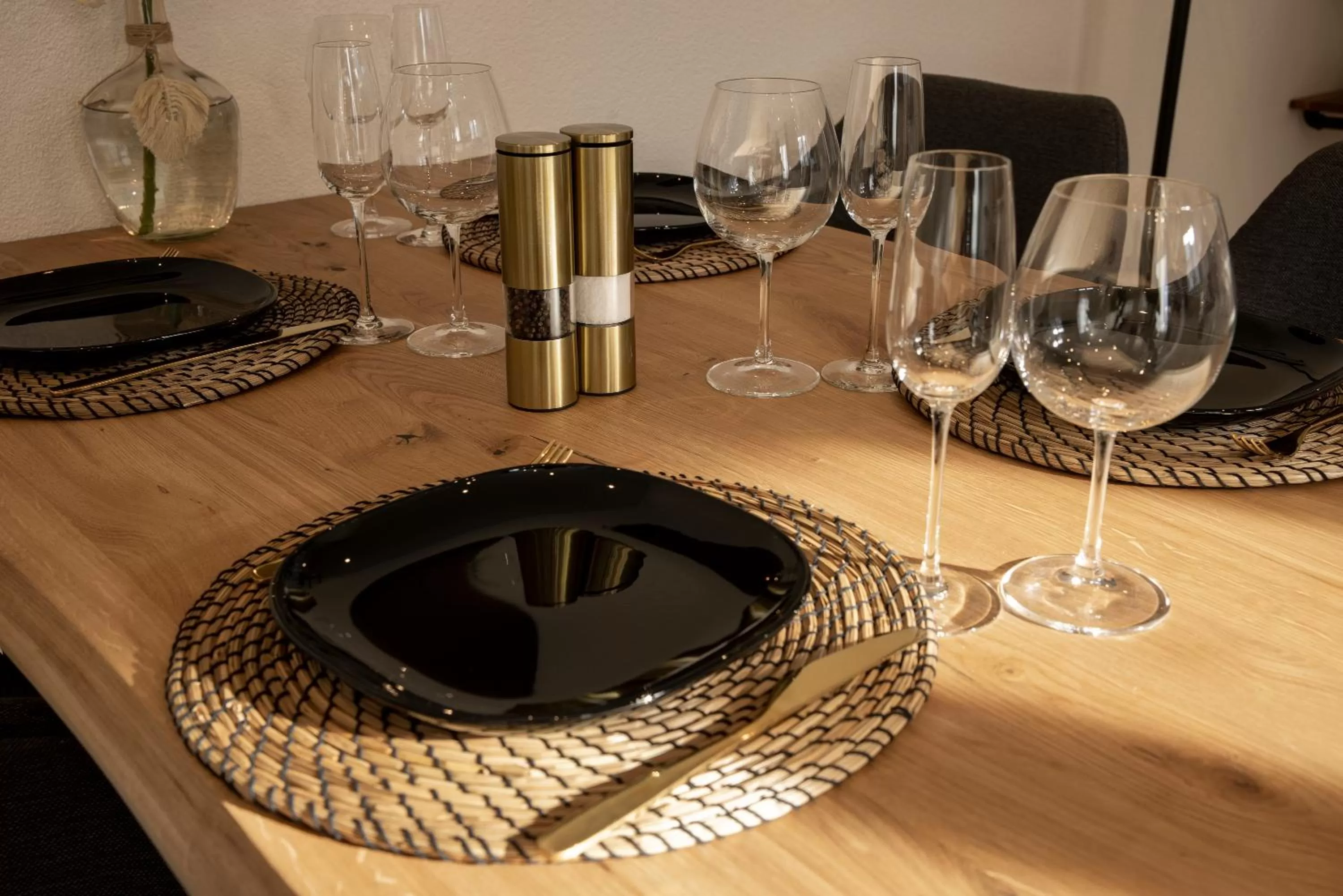 Dining area in VISIMO Apartments St Georgen-Strasse St Gallen - Design City Nature