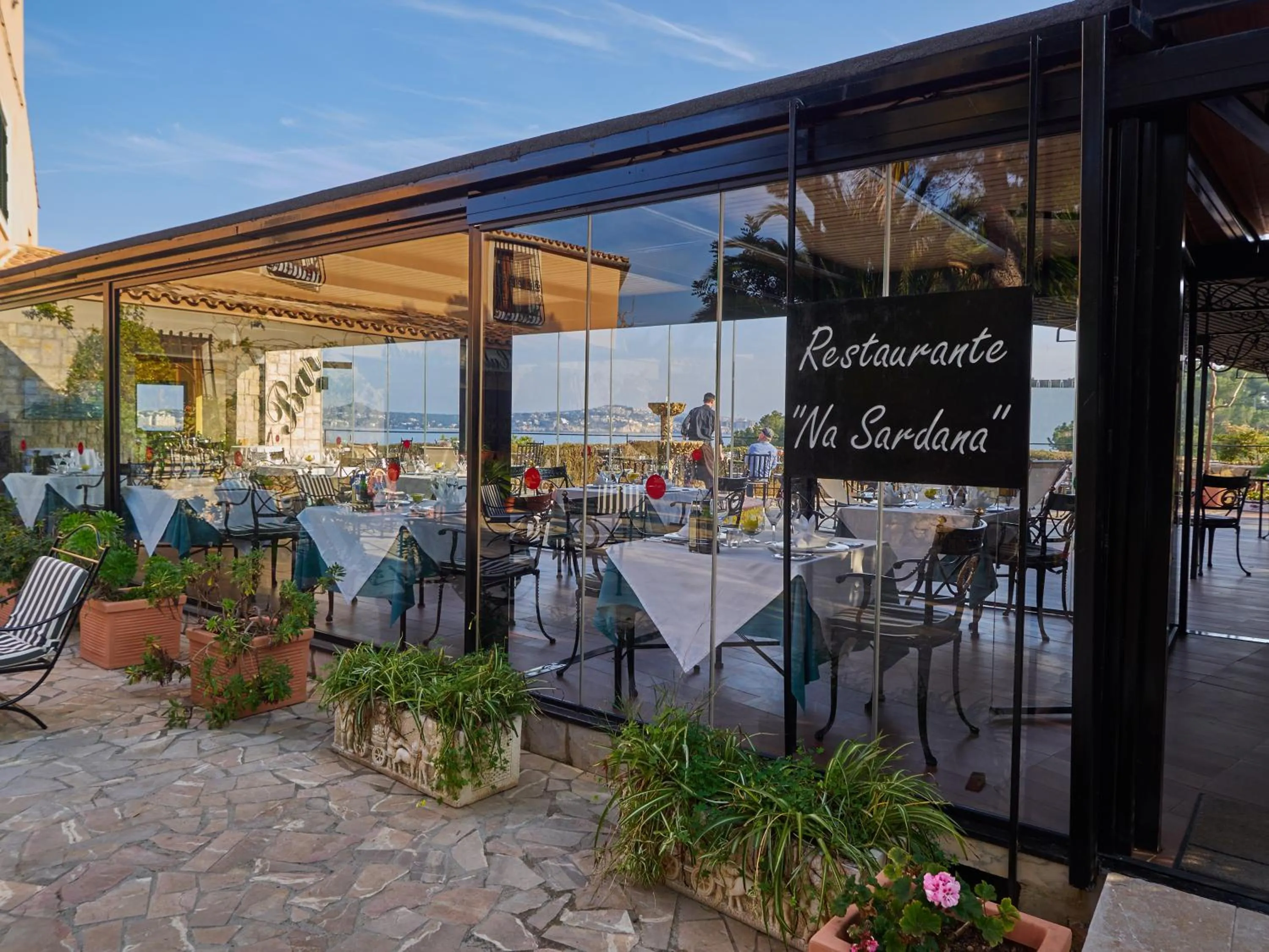 Restaurant/places to eat in Hotel Petit Cala Fornells