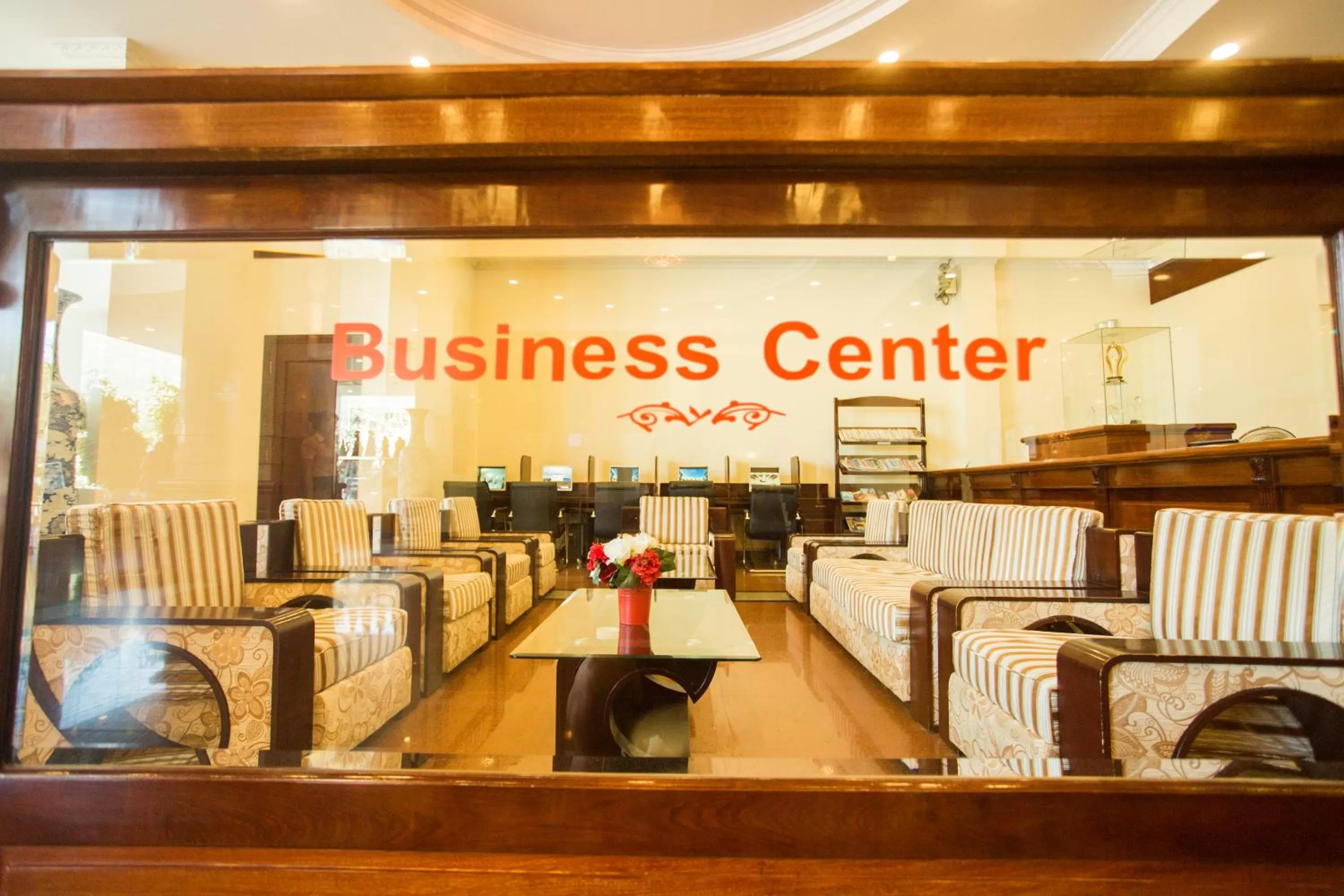 Communal lounge/ TV room in Seagull Hotel