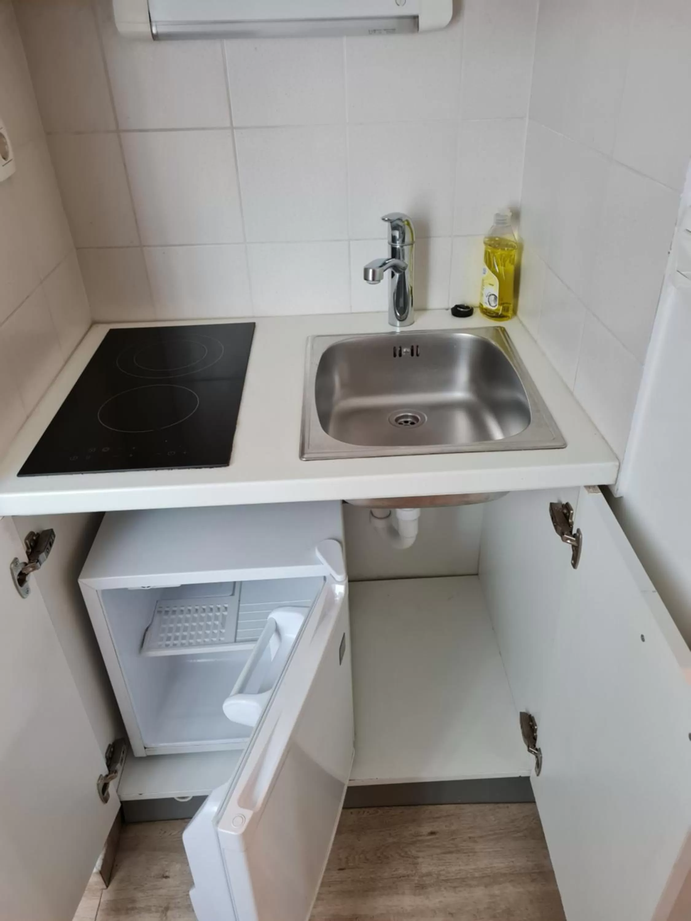 Kitchen or kitchenette, Kitchen/Kitchenette in AZUR ROOMS LJUBLJANA