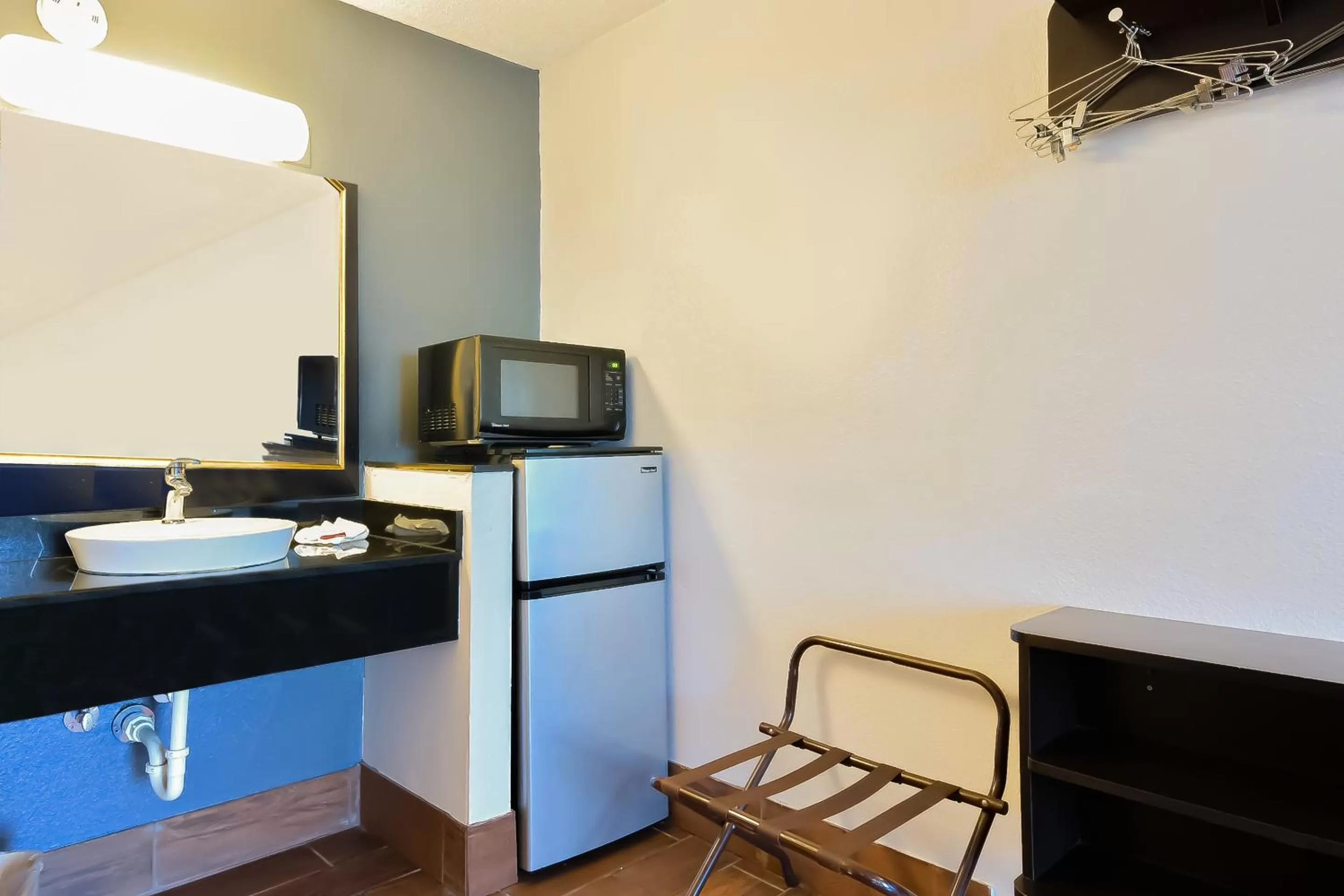 Bedroom in OYO Hotel Valdosta GA I-75