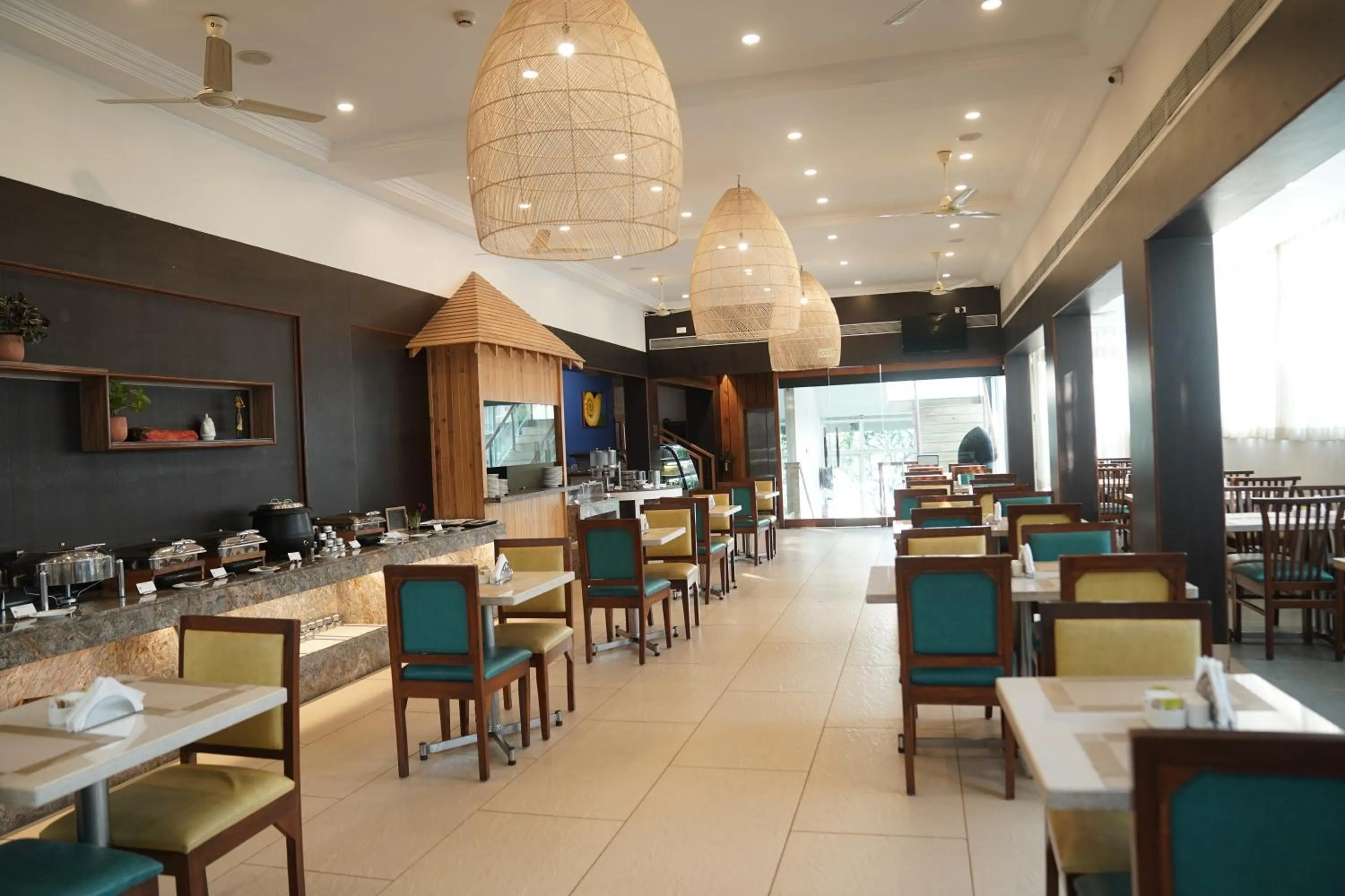 Restaurant/places to eat in Clarion Hotel Ocean Palms Goa