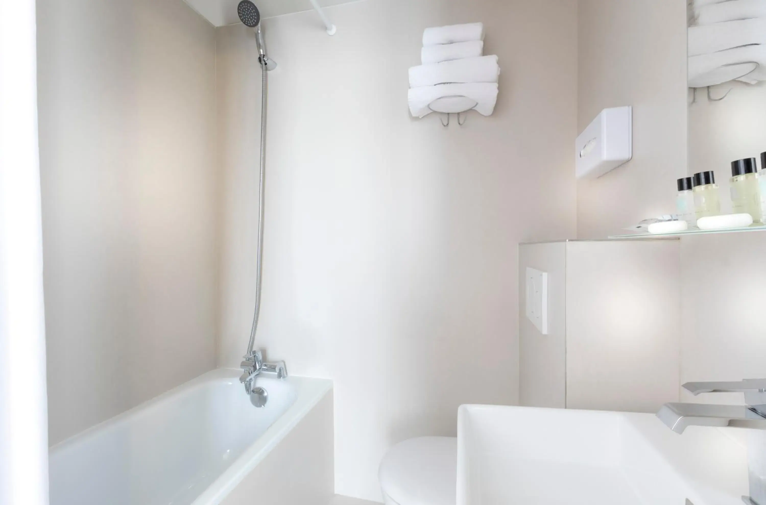 Double Room in Hôtel Du Lion Double Room in Hôtel Du Lion