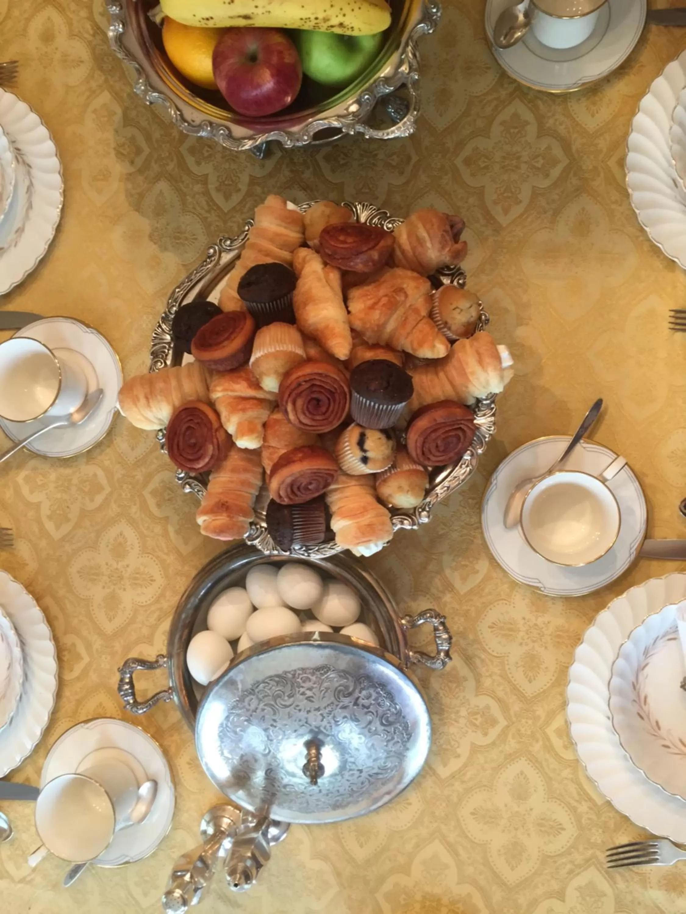 Food and drinks in Aaron House of Niagara Falls