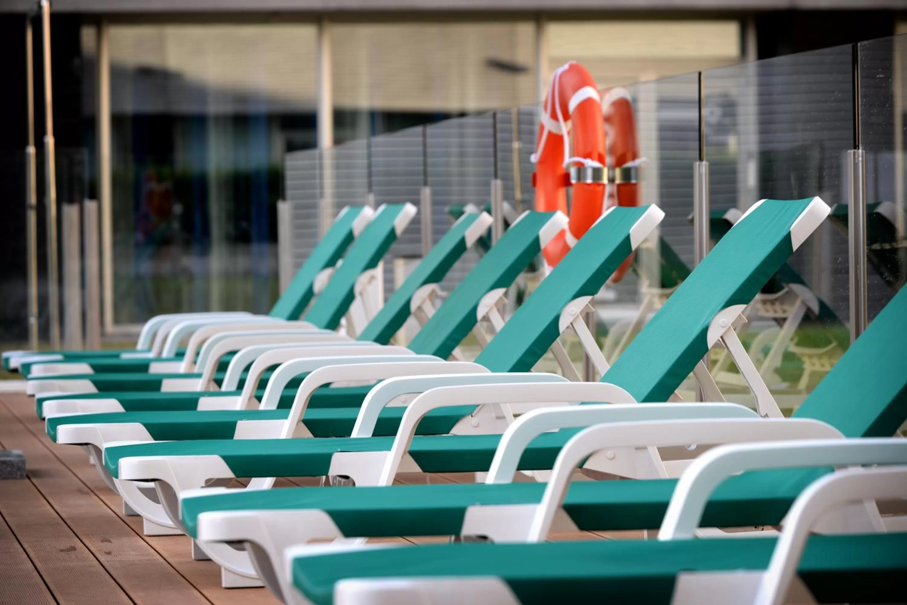 Swimming pool in Axor Barajas