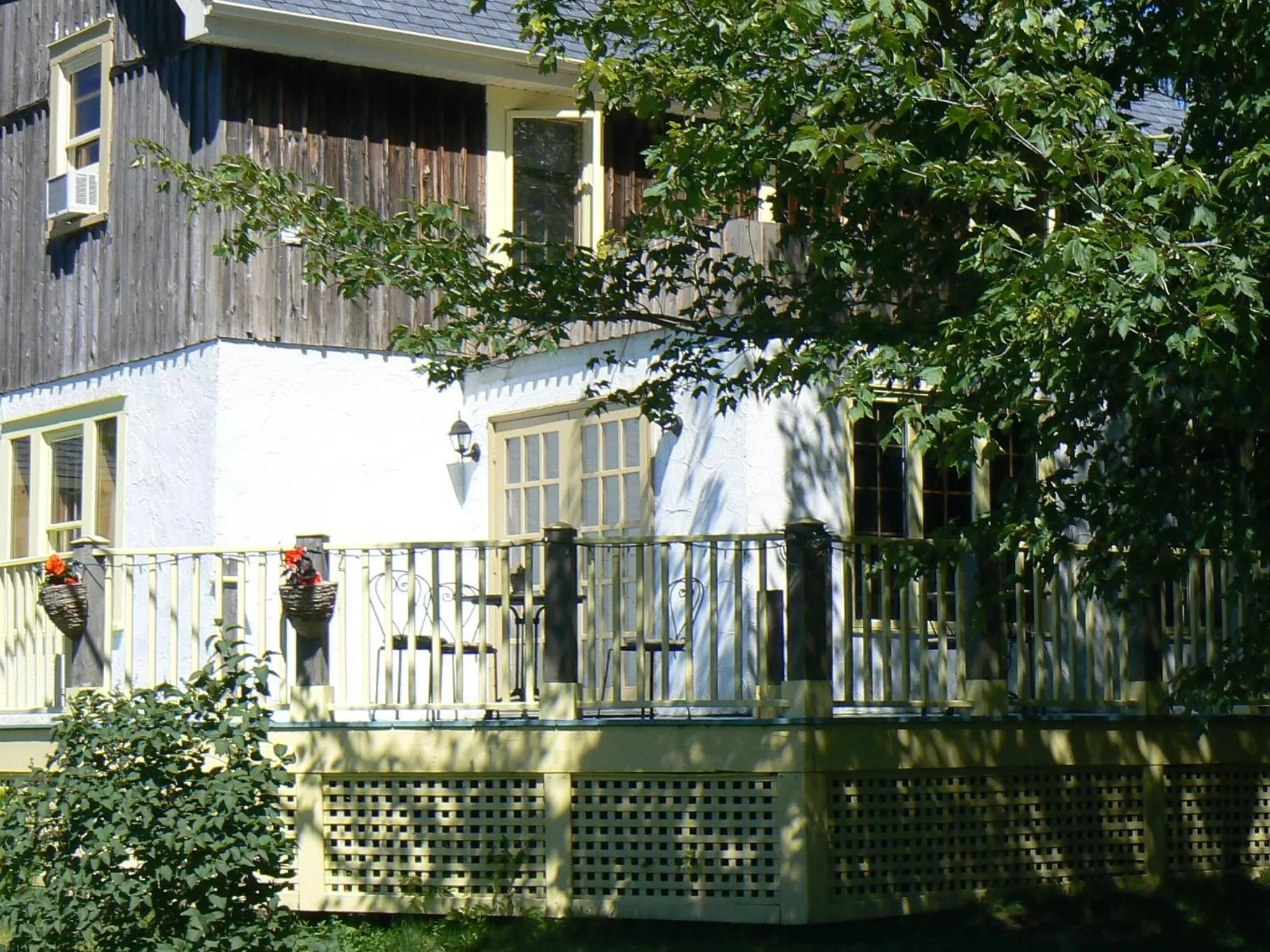 Patio in Auberge de la Tour et Spa