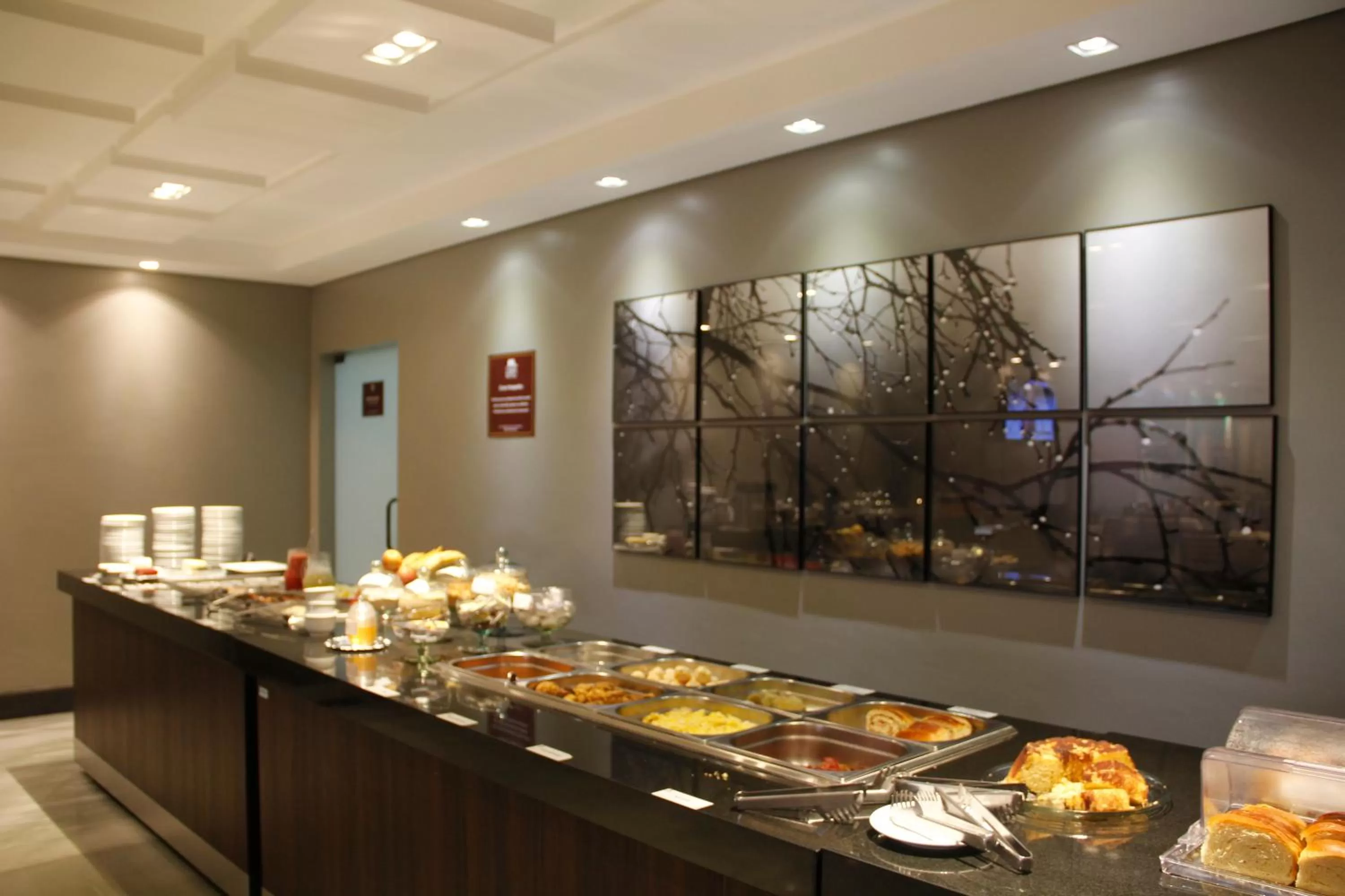 Restaurant/Places to Eat in Hotel Leiria